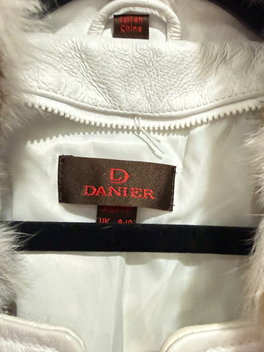 Danier White Genuine Leather Jacket with Fur Collar - photo 4