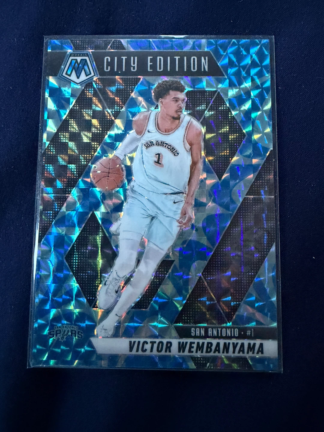 Victor Wembanyama 2024-25 Panini Mosaic PRIZM Blue City Edition