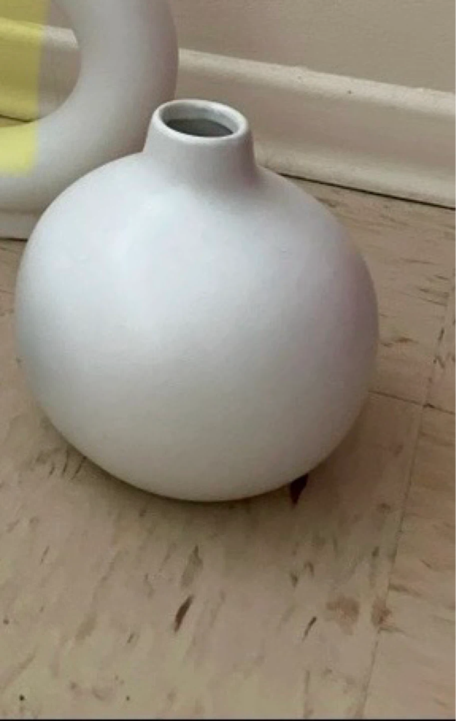 Round Vase White Matt finish