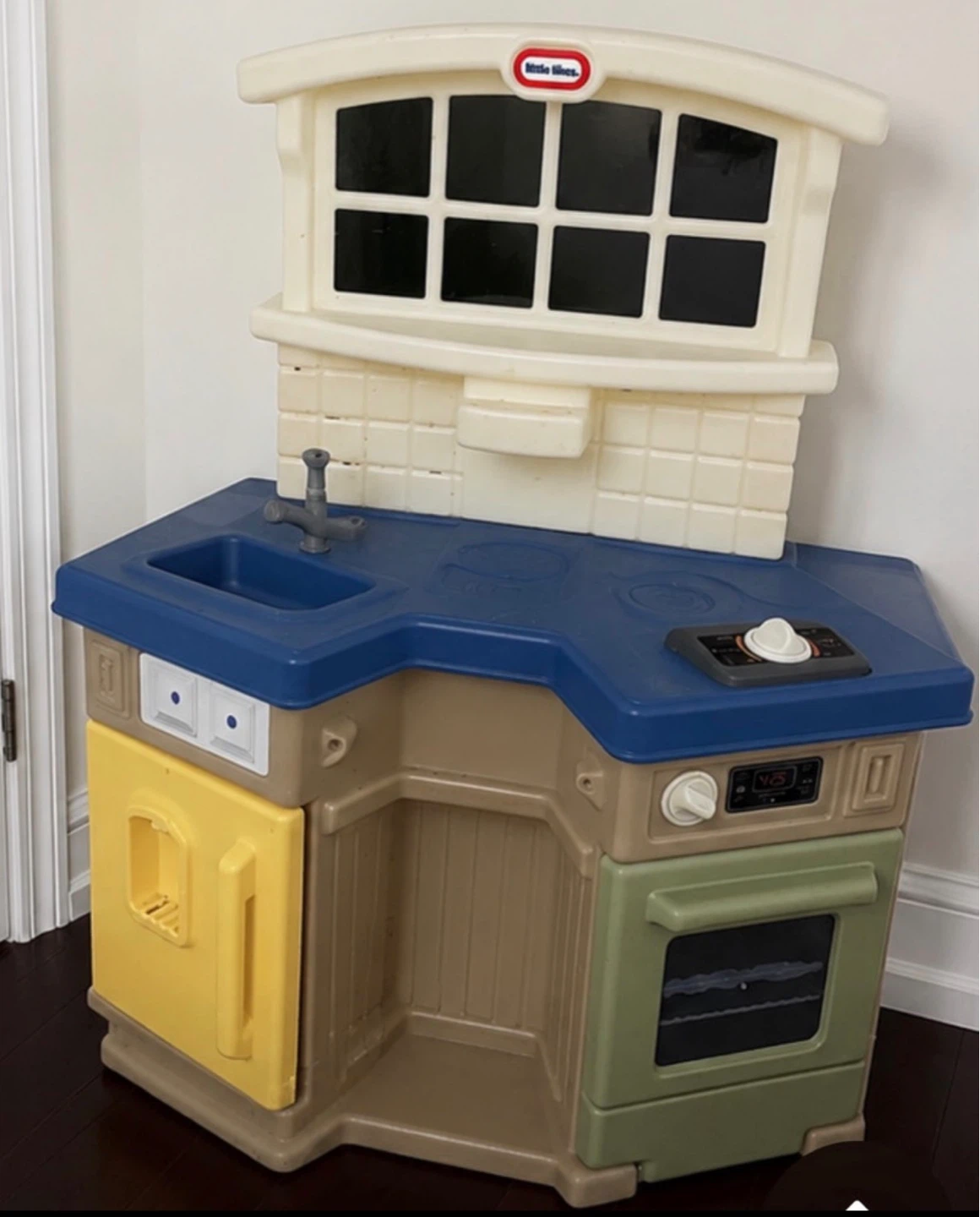 Little Tikes Deluxe Sitting Kitchen
