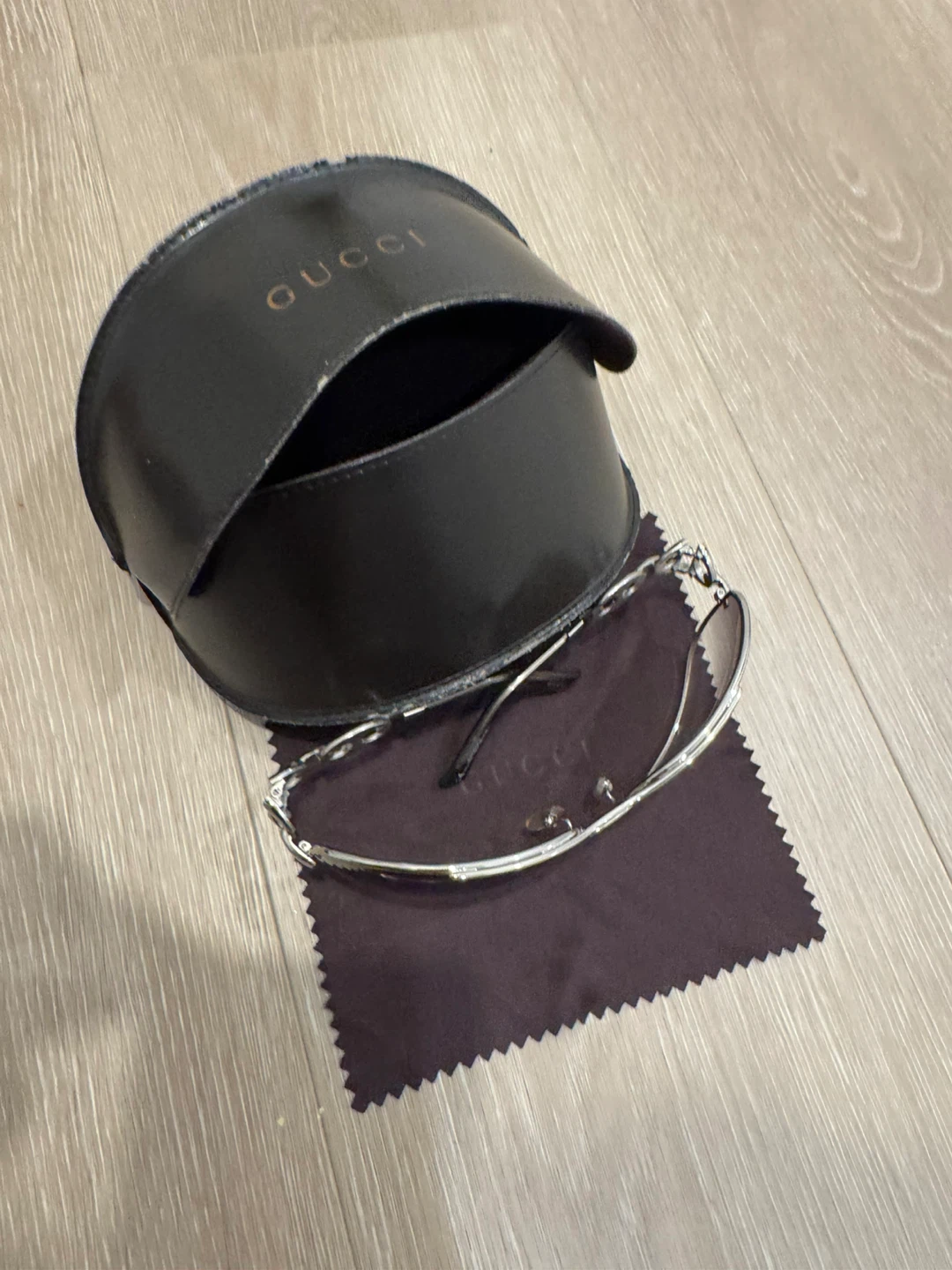 Gucci Sunglasses with Case - photo 2