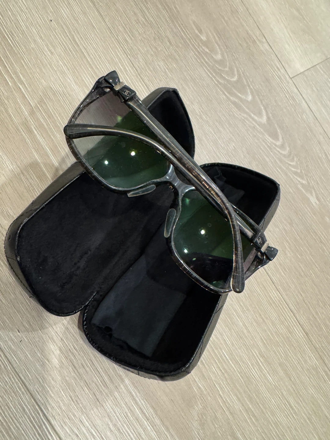 Chanel Sunglasses with Case - photo 3
