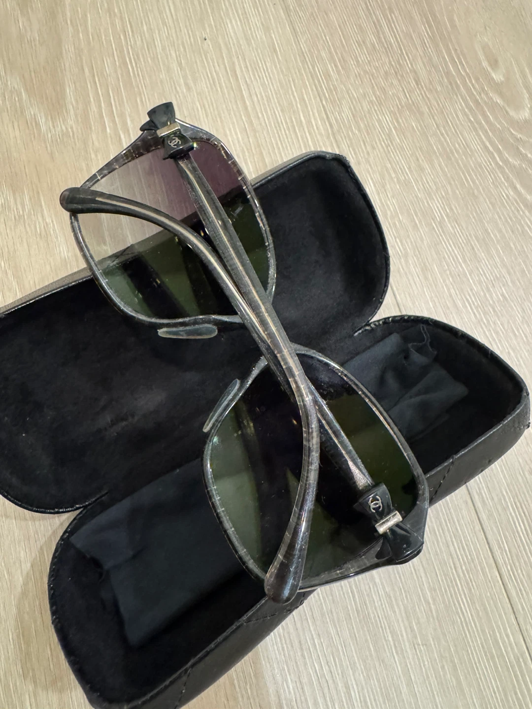 Chanel Sunglasses with Case - photo 4