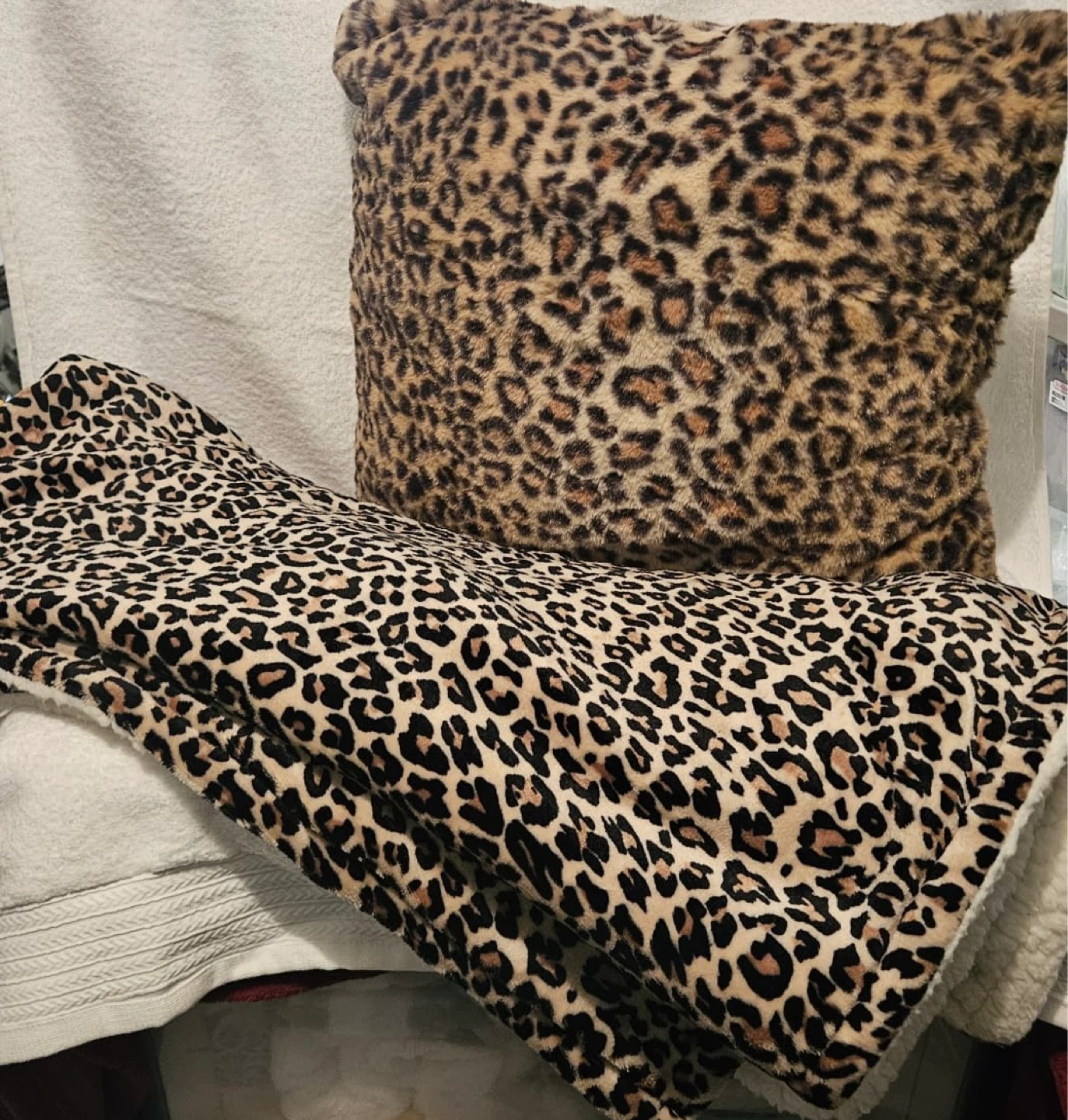 Animal Print Faux Fur Throw and 3 Pillows - photo 2