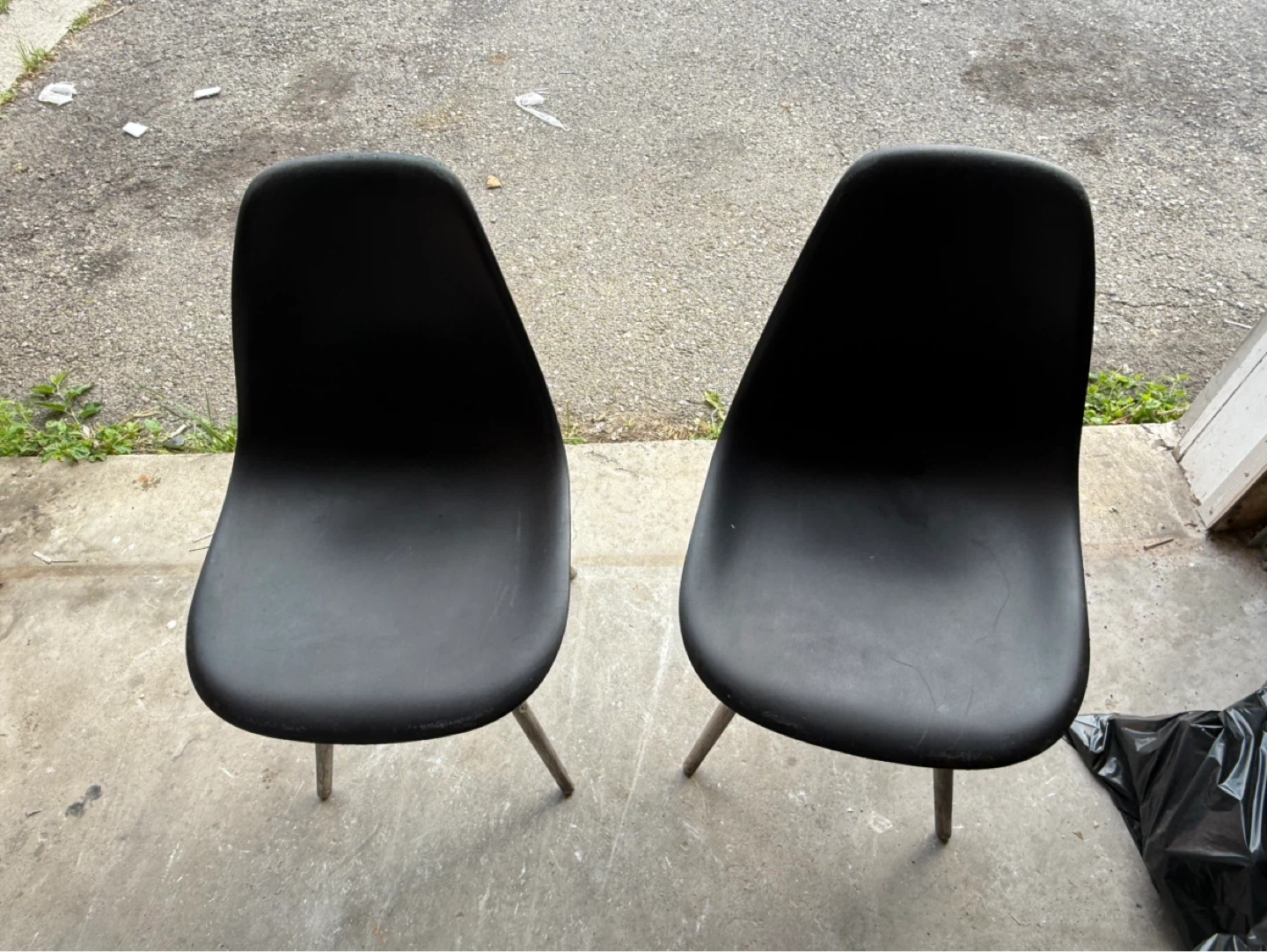 Pair of Black Mid-Century Modern Eames-Style Shell Chairs - photo 2