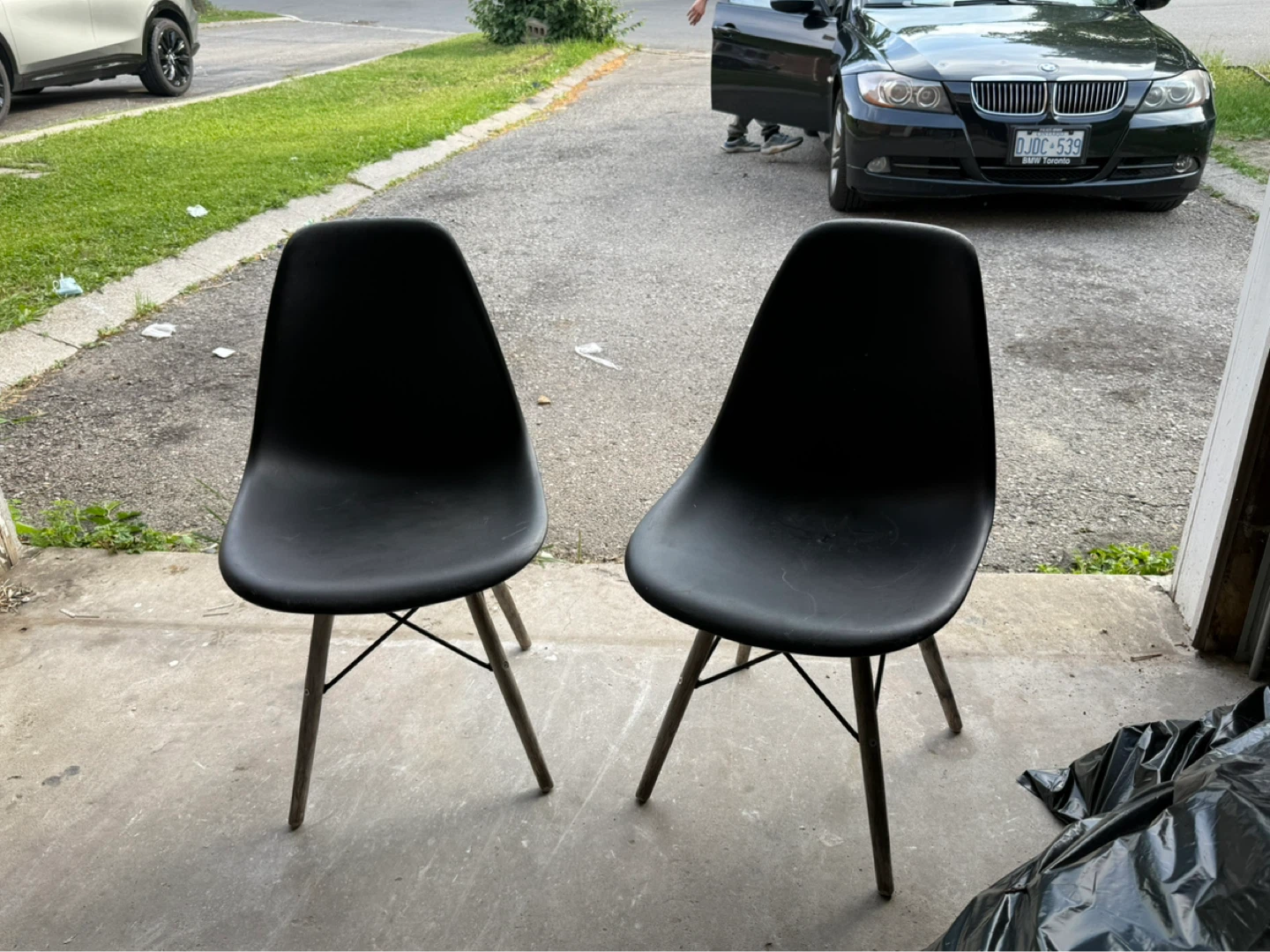 Pair of Black Mid-Century Modern Eames-Style Shell Chairs - photo 3