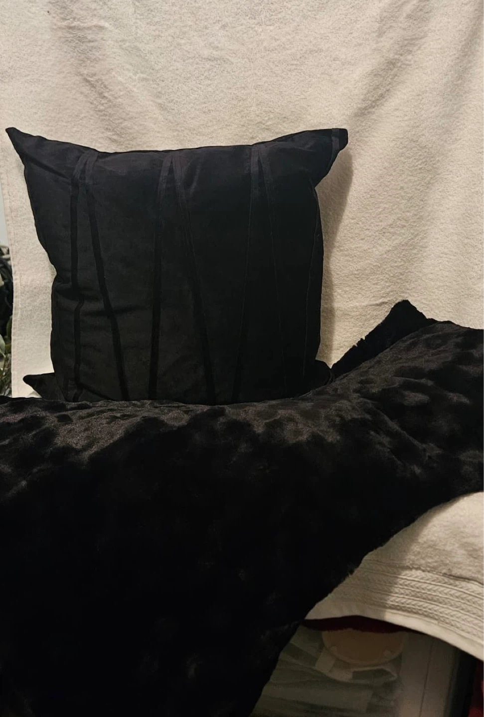 Black Velvet Décor Bundle — New Condition