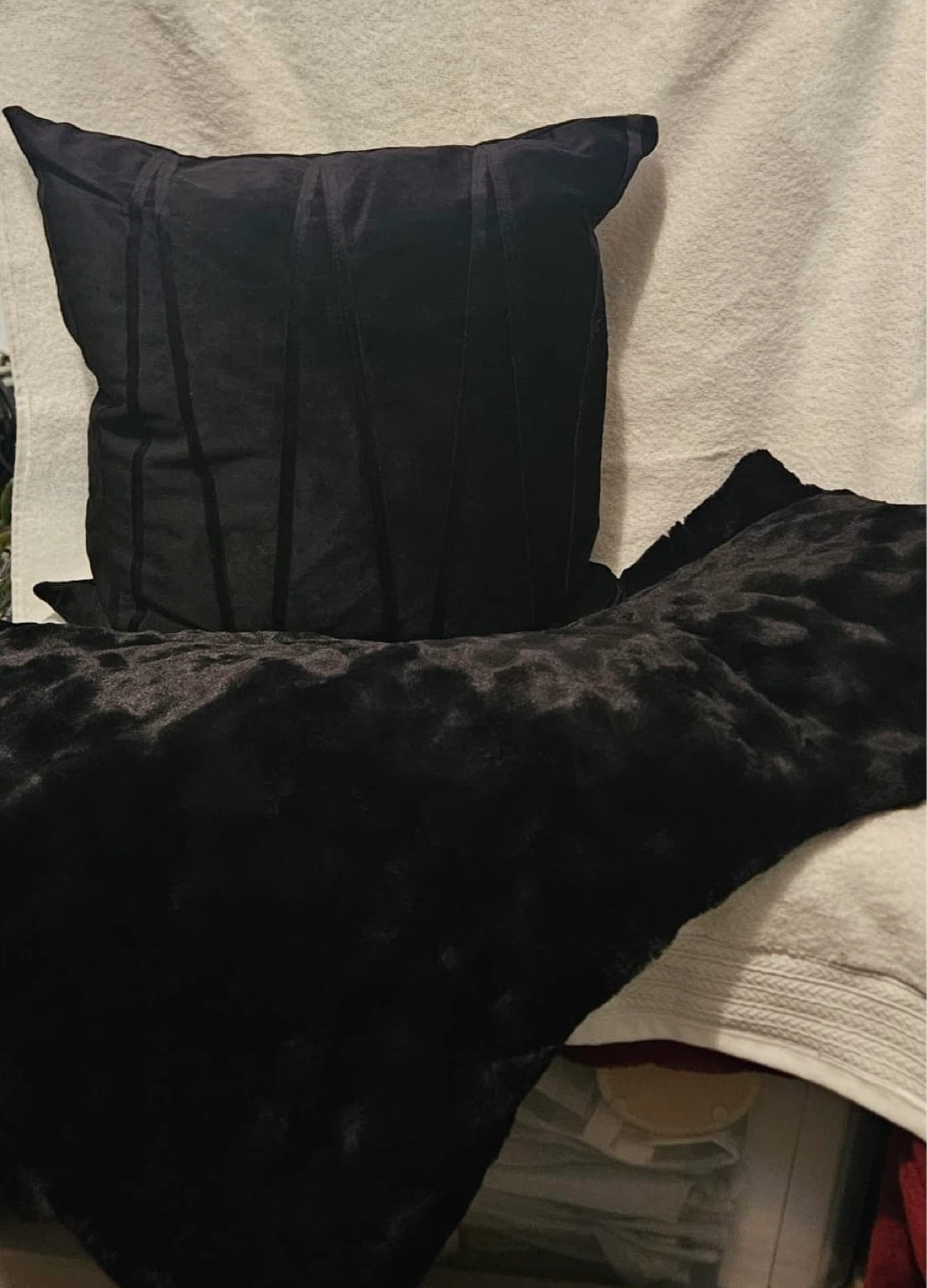 Black Velvet Décor Bundle — New Condition - photo 2