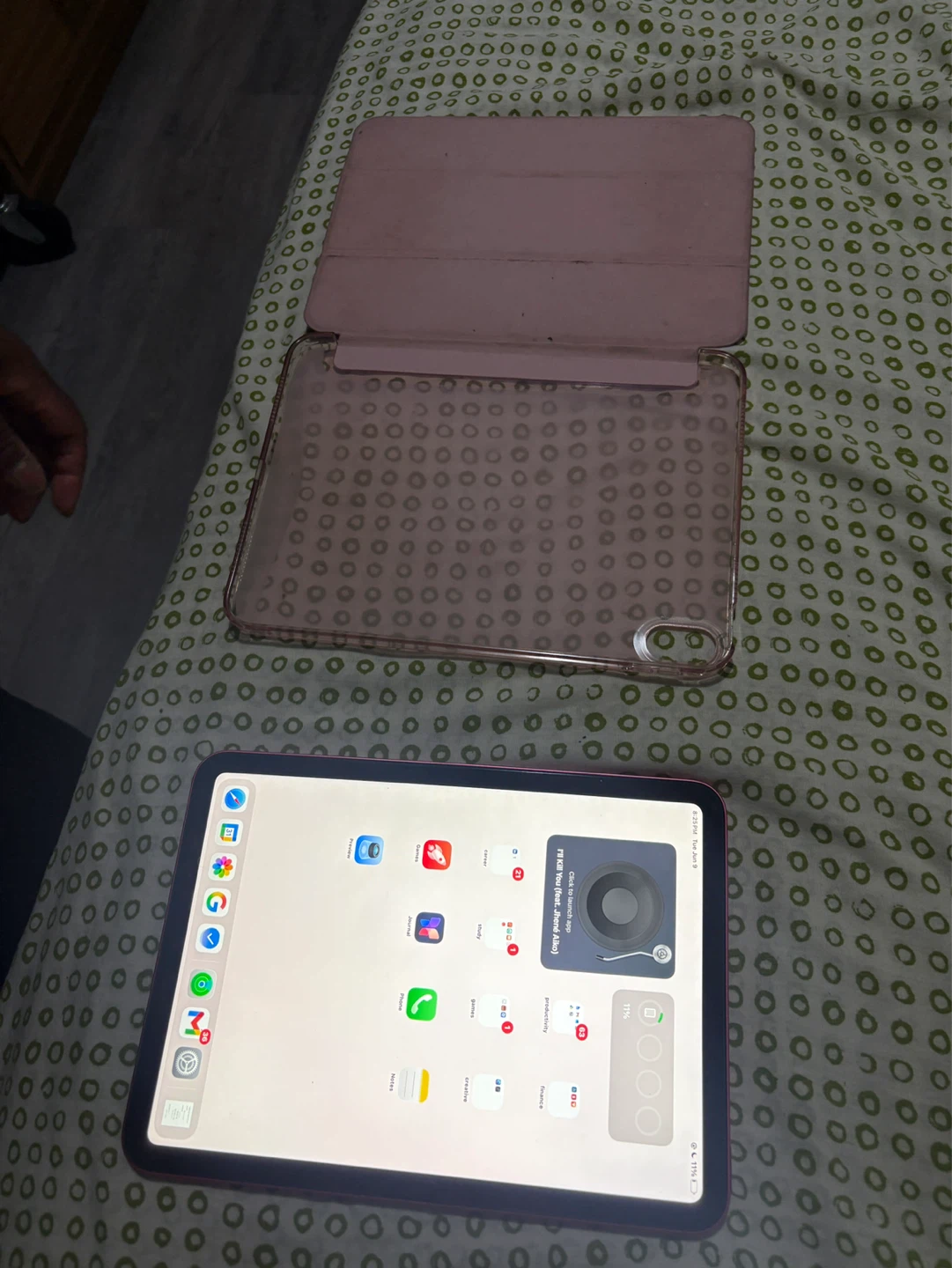 Pink Apple iPad A16 11th Gen with screen protector - photo 5