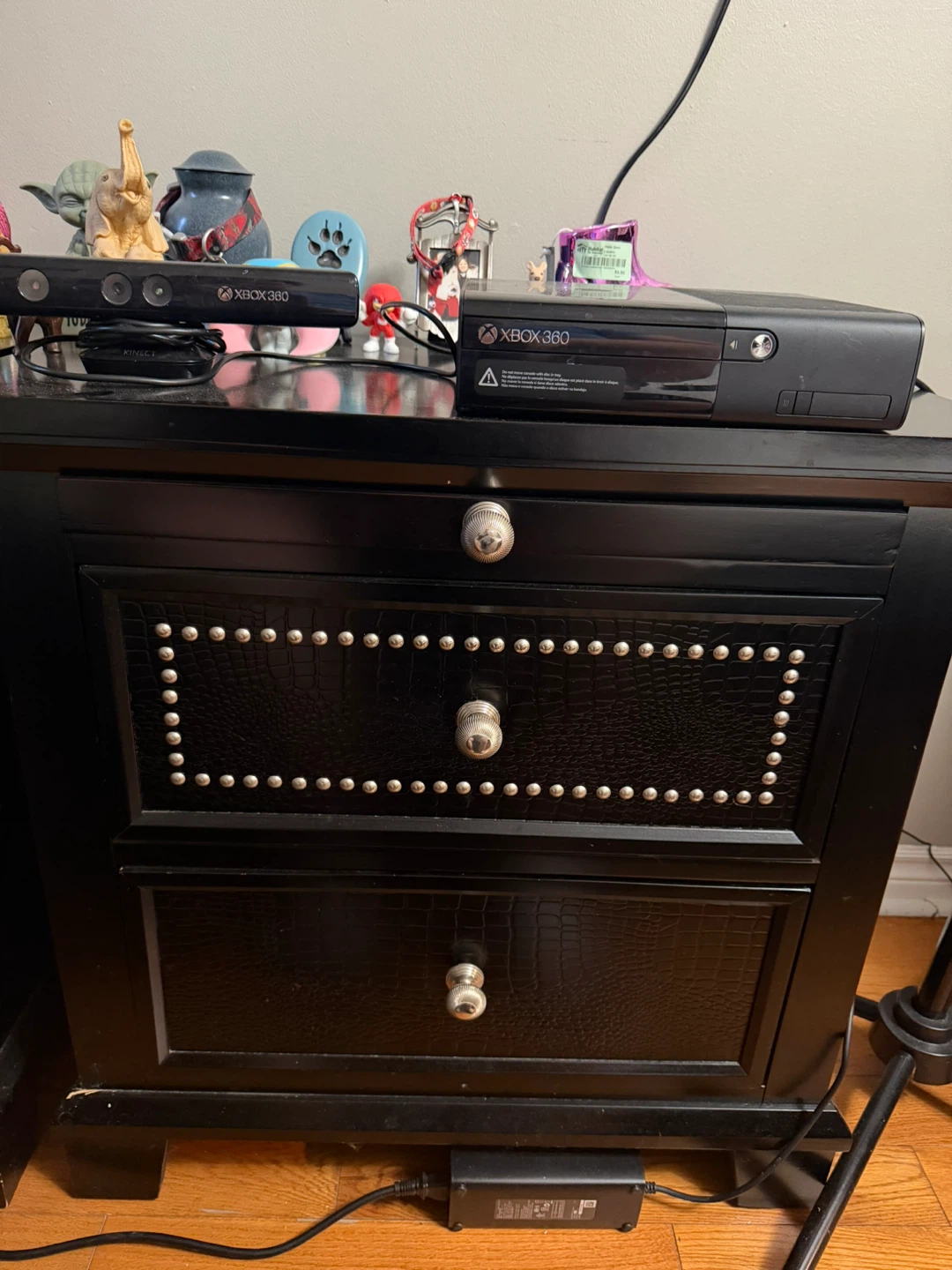 Dresser 6 drawers with mirror and night table - photo 3