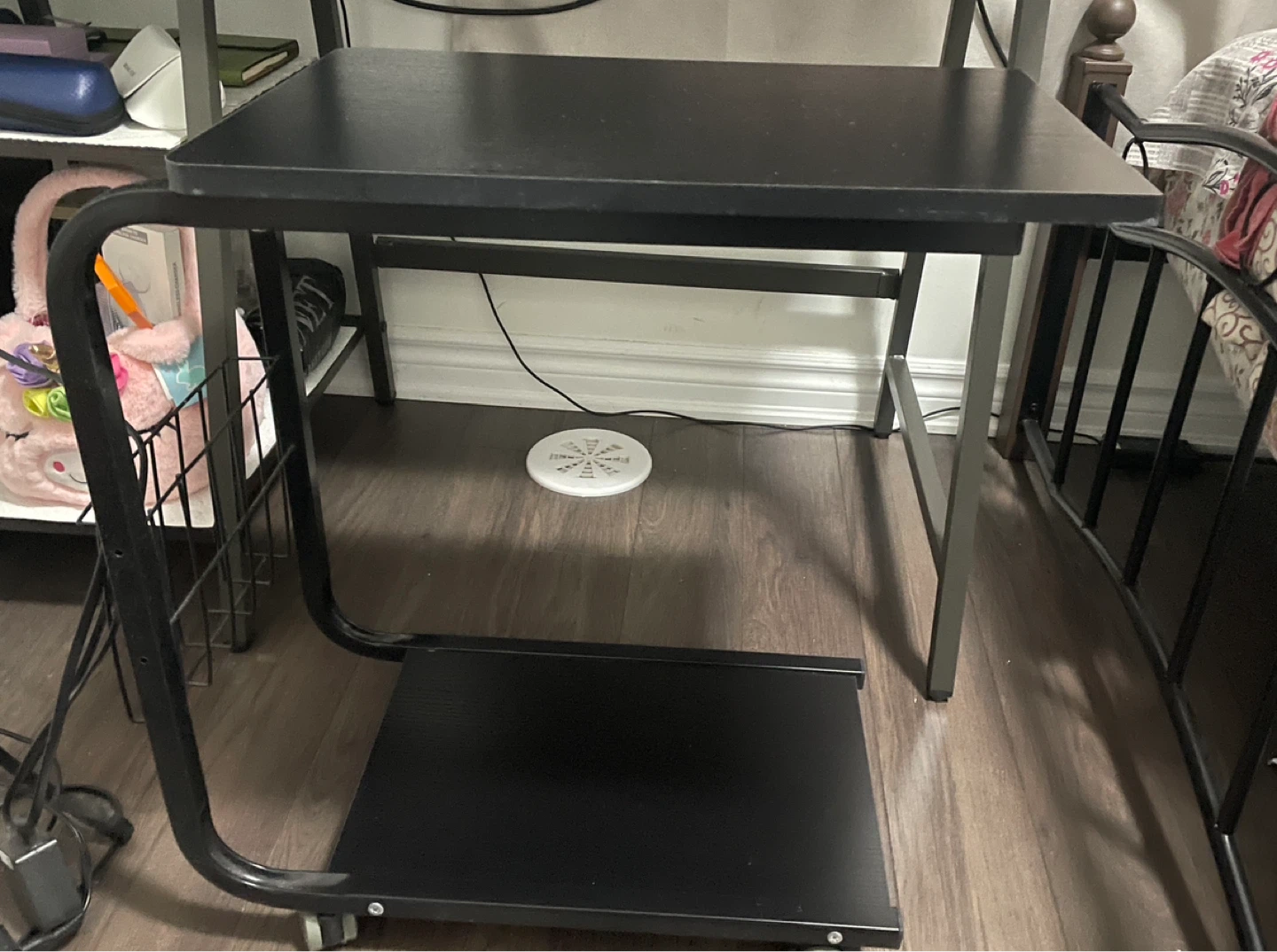 C-Table with Magazine Rack
