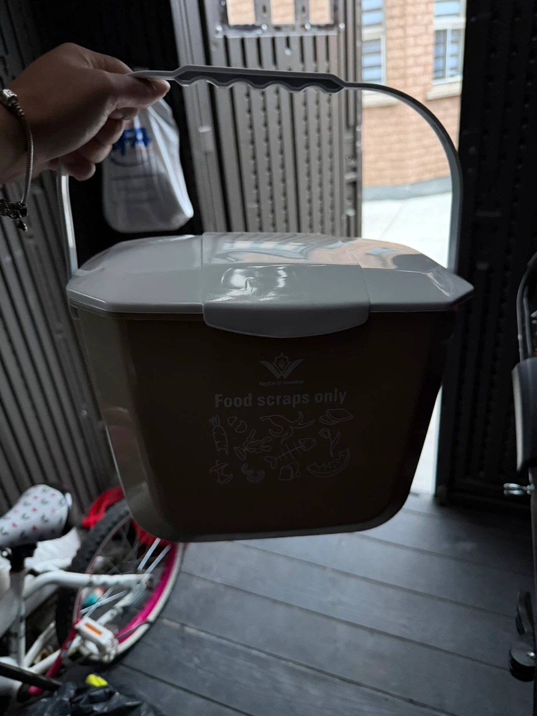 Food Scraps Only Bin with Handle