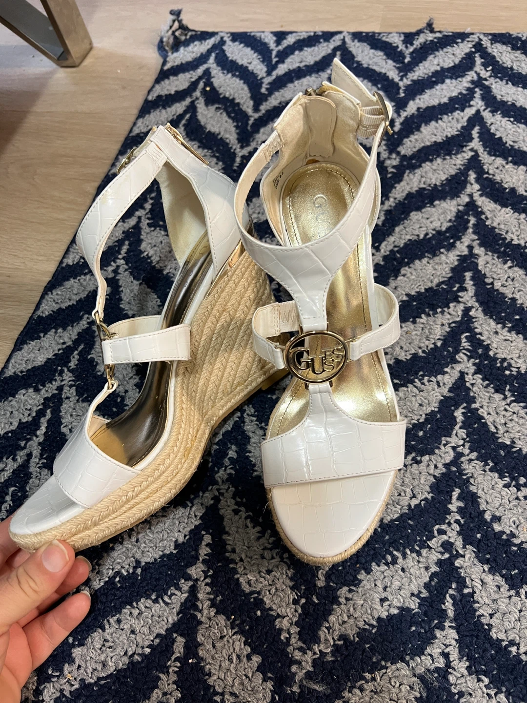 White Guess Wedge Sandals - photo 2