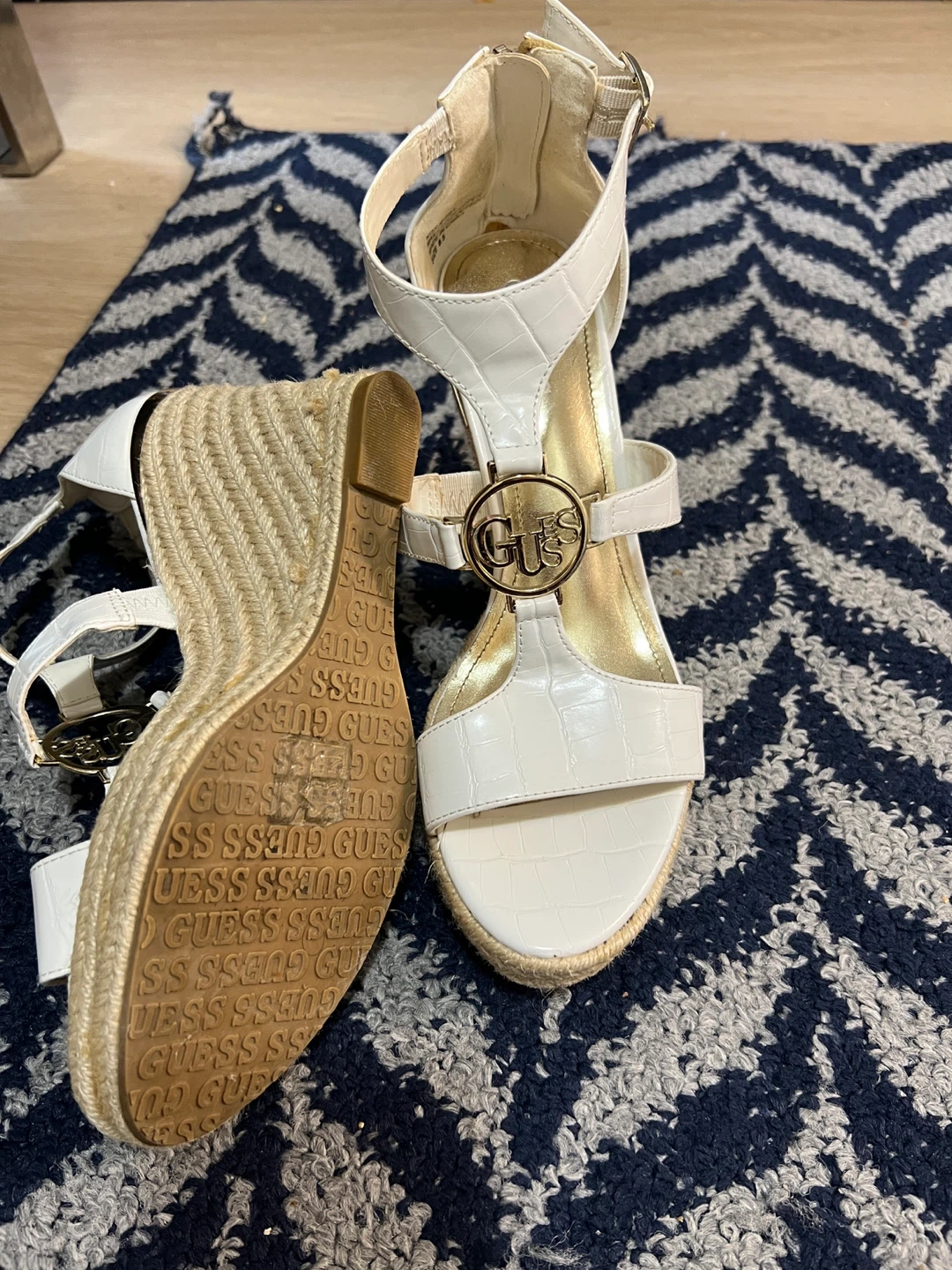 White Guess Wedge Sandals - photo 4