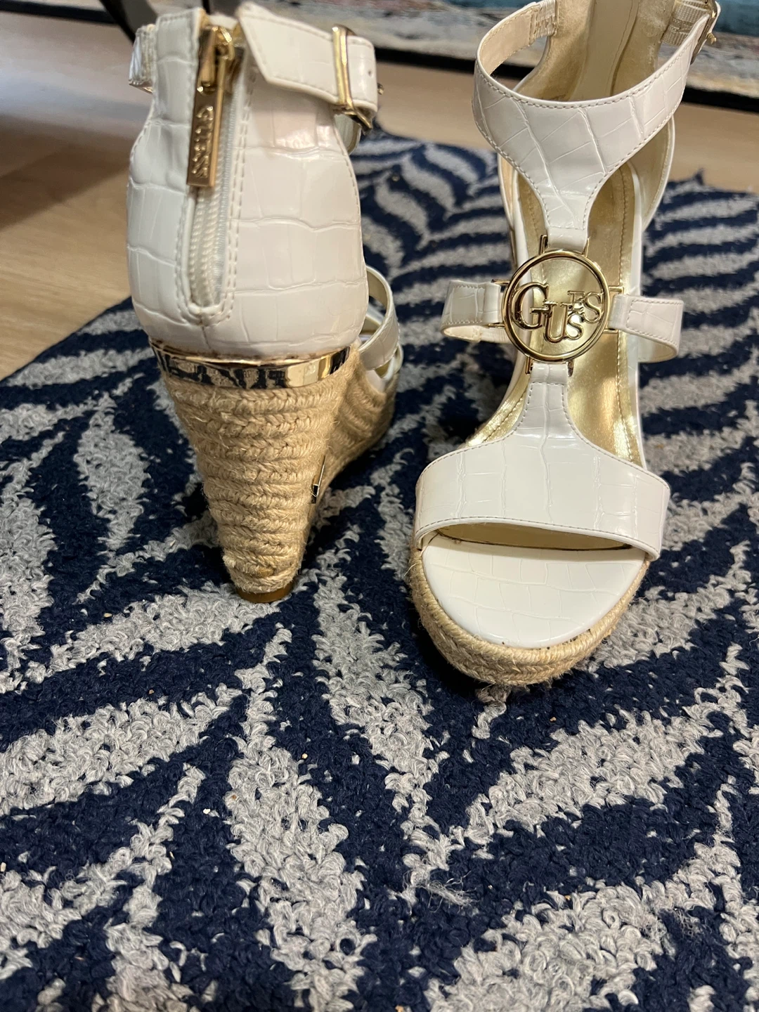 White Guess Wedge Sandals - photo 3