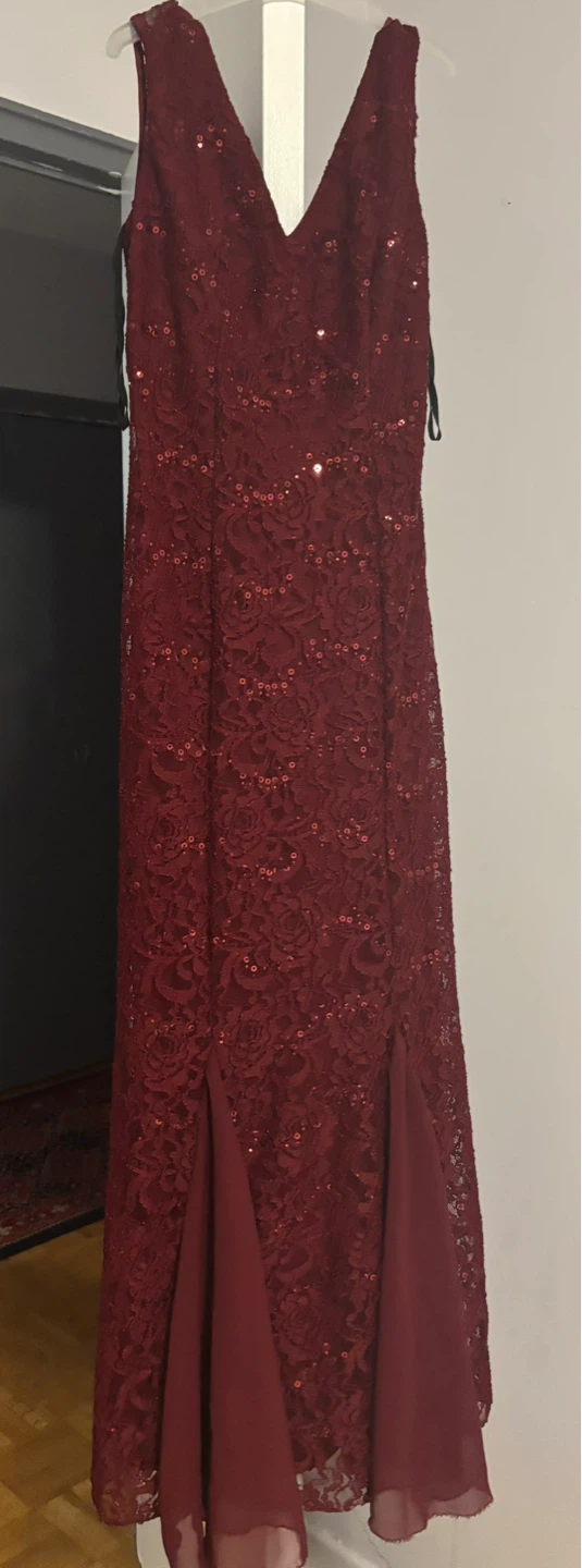 Maroon Lace Evening Dress - photo 3