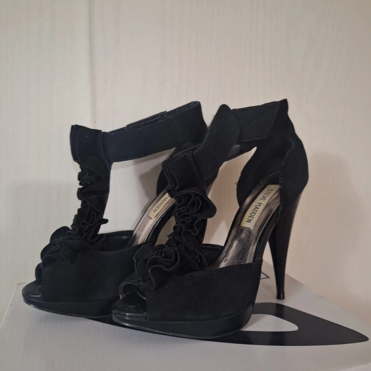 Steve Madden Black Ruffle Heels - photo 3