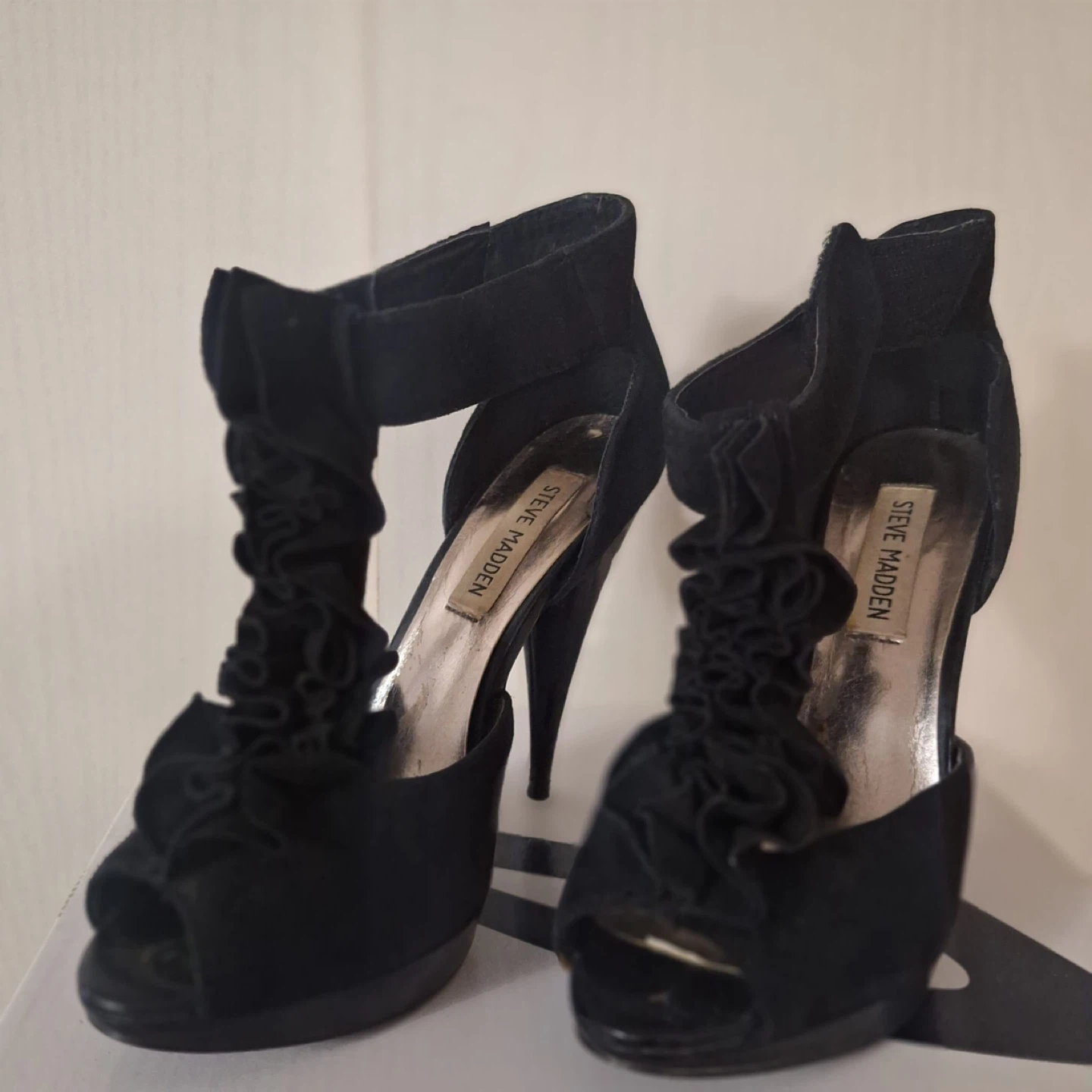 Steve Madden Black Ruffle Heels
