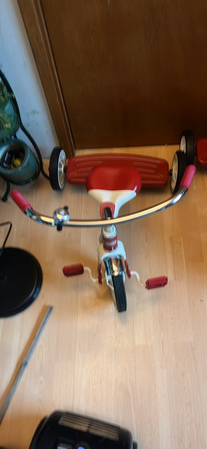 Radio Flyer Classic Red Tricycle with Canadian Flag - photo 4