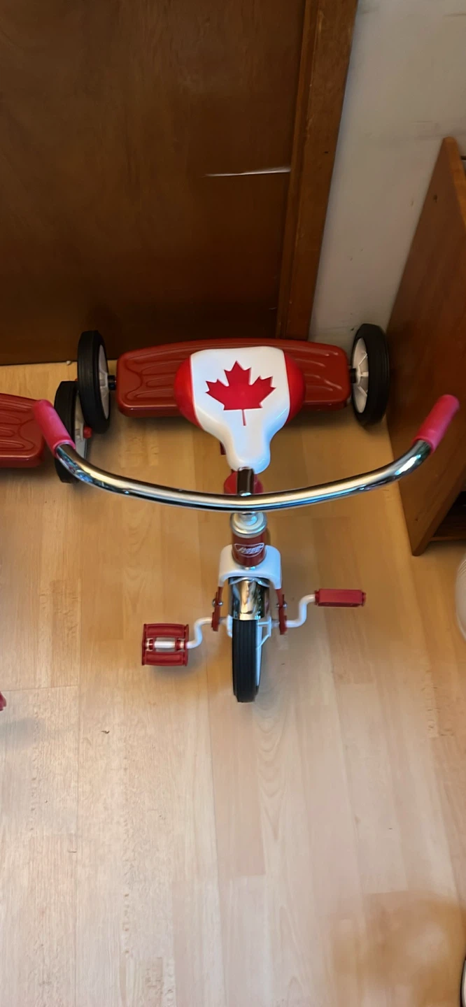 Radio Flyer Classic Red Tricycle with Canadian Flag - photo 5