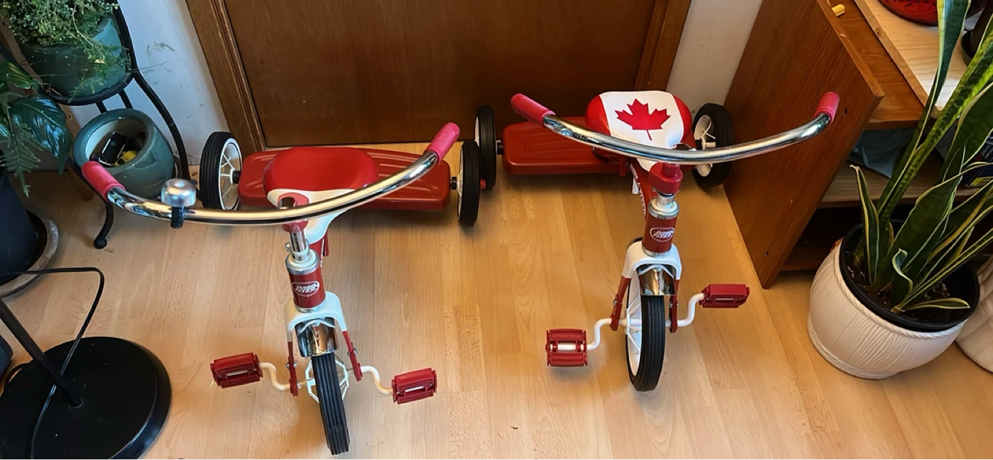 Radio Flyer Classic Red Tricycle with Canadian Flag - photo 3