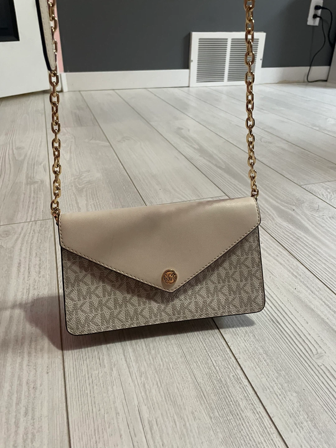 Michael Kors Wallet on Chain Bag