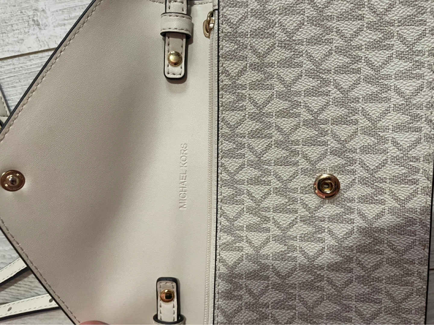 Michael Kors Wallet on Chain Bag - photo 3