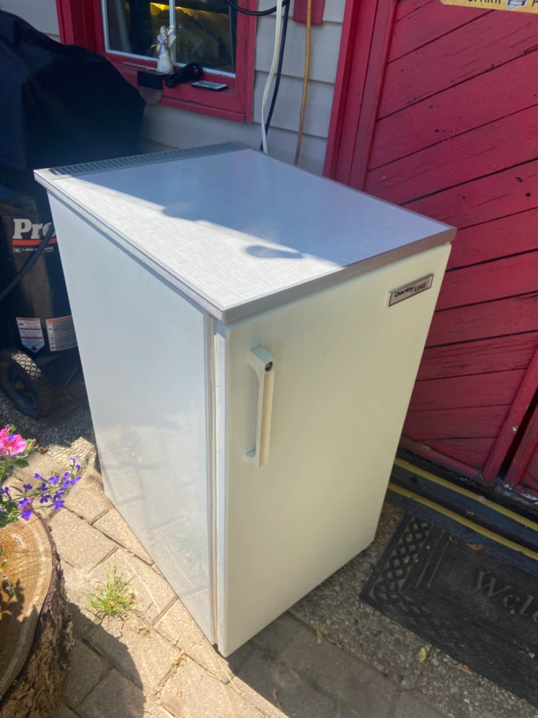Danby refrigerator - photo 4