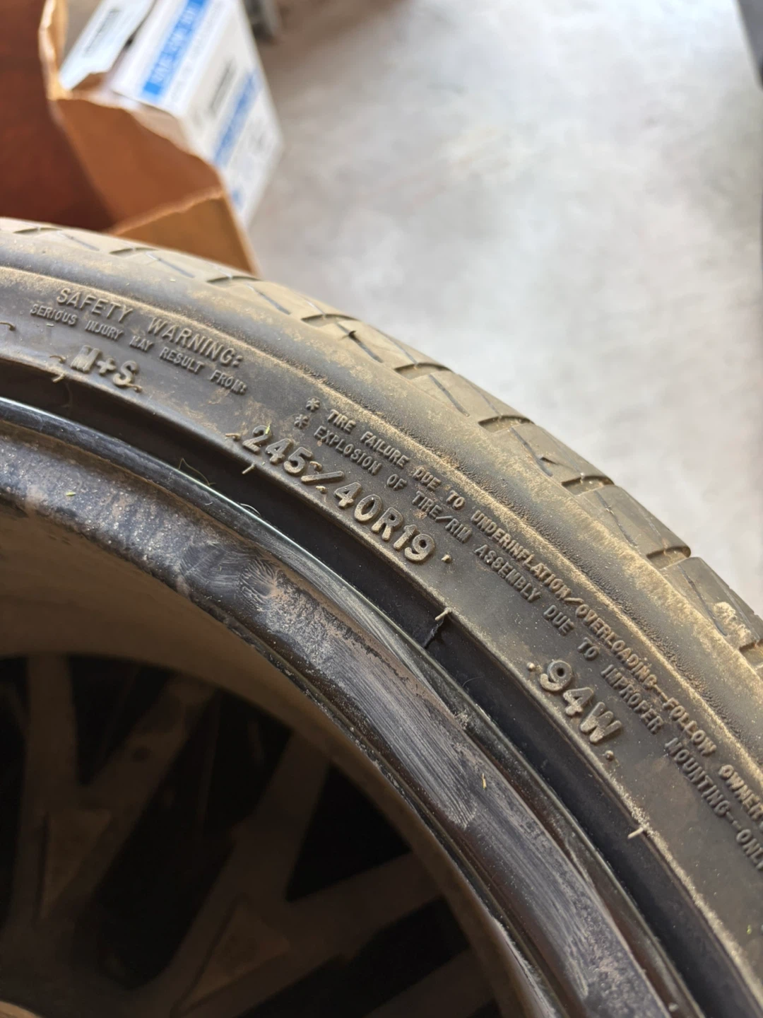 Tire 245/40R19 94W 5x114.3mm 19x9.5+35