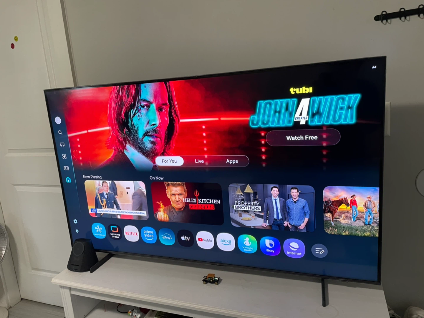Selling Samsung 55” QLED Smart TV new - photo 2