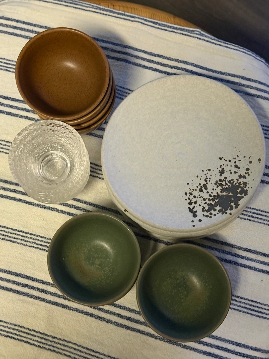 Set of plates and bowls - photo 2