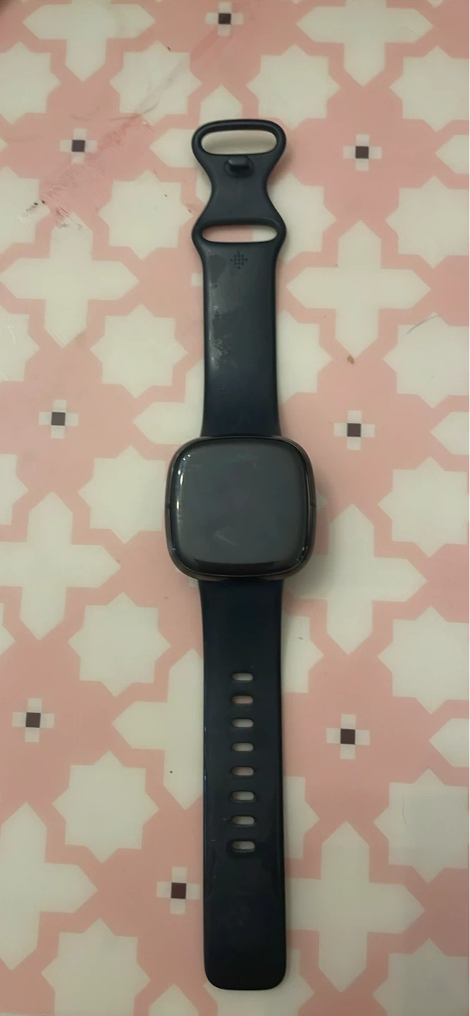 Fitbit Versa Smartwatch with Extra Bands