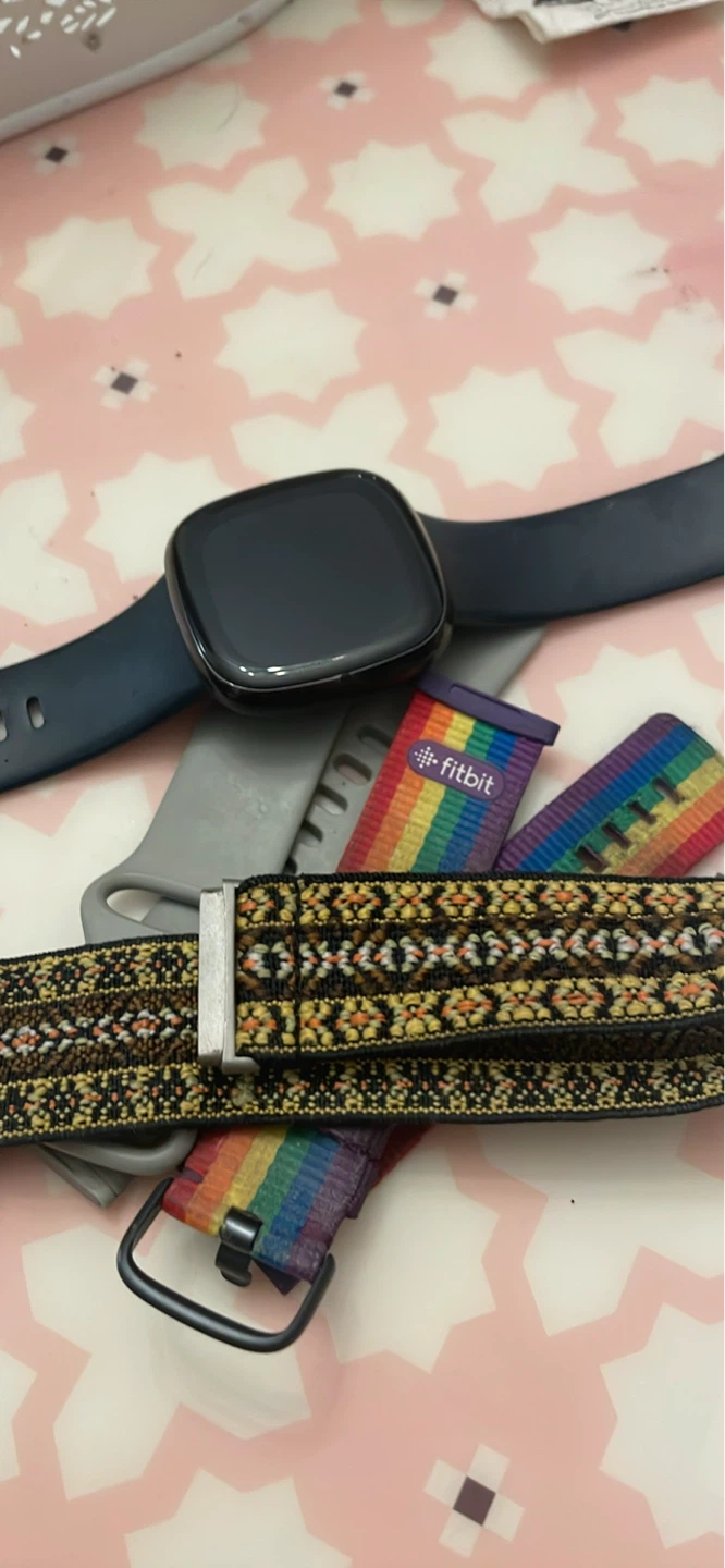 Fitbit Versa Smartwatch with Extra Bands - photo 3