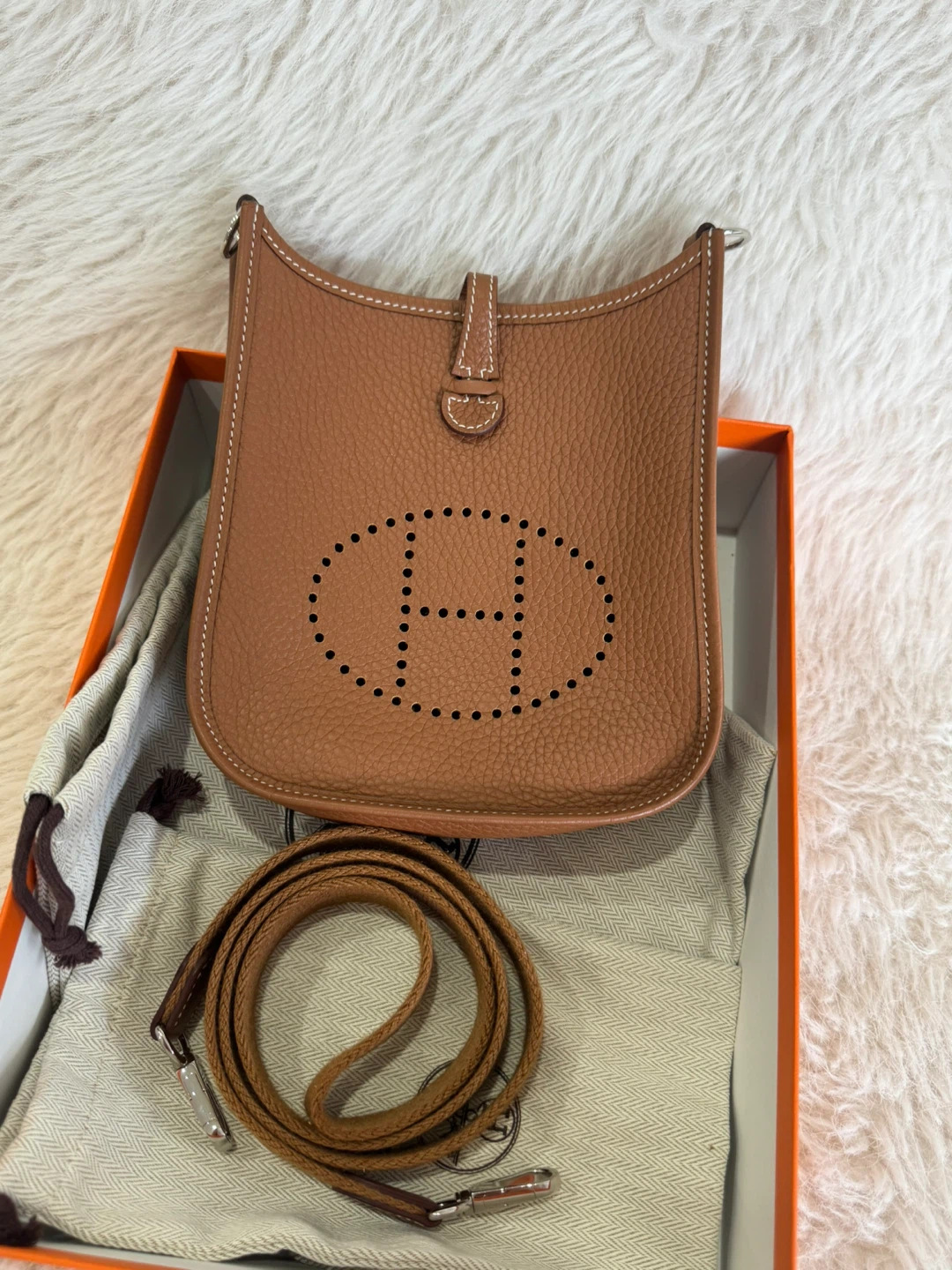 Excellent condition gold Evelyne tpm