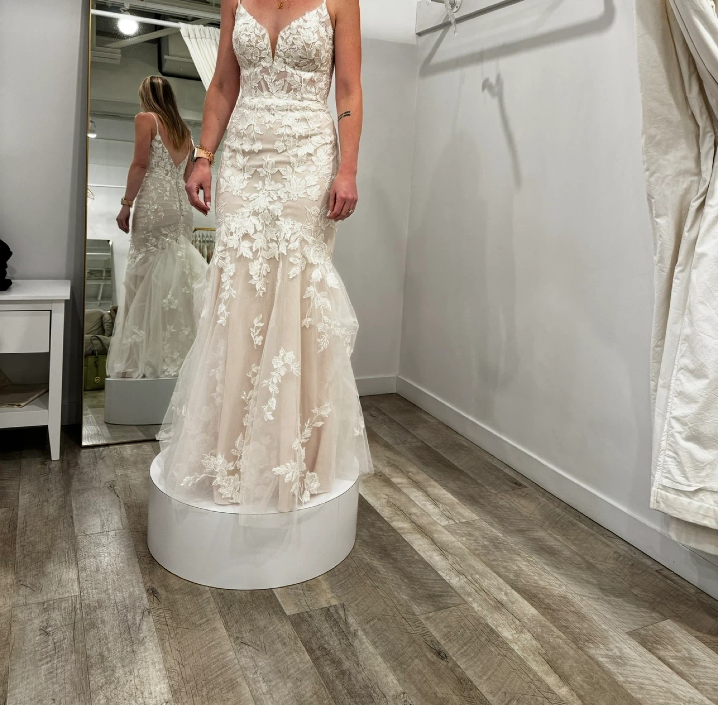 Wedding Dress - Mermaid Style Lace Gown - photo 5