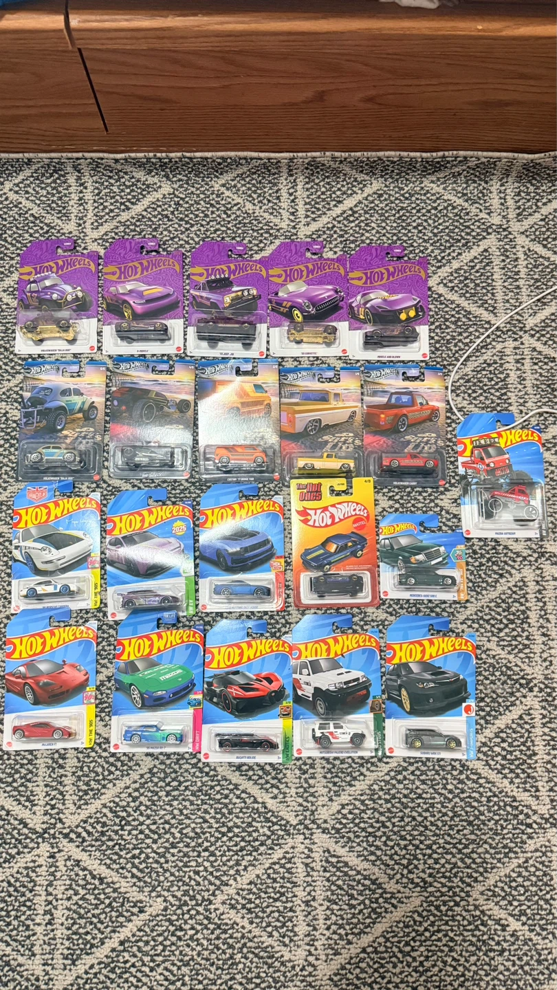 Hot Wheels Die-Cast Cars - Collection of 25+