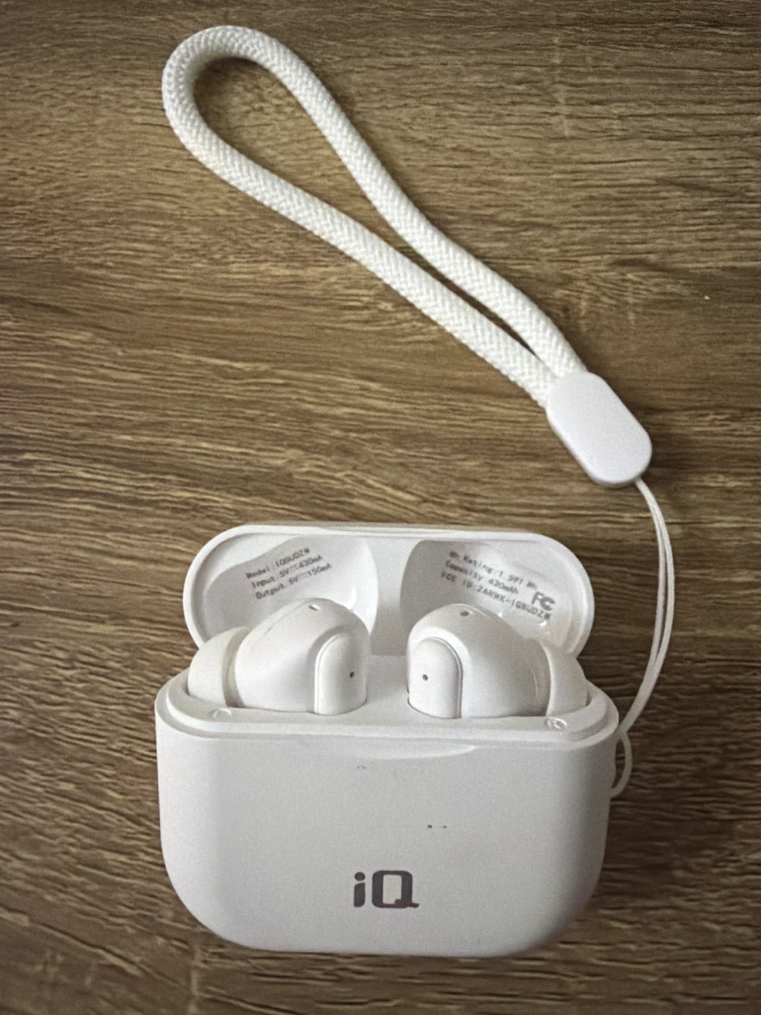 iQ Wireless Earbuds Model LOBUDZN White