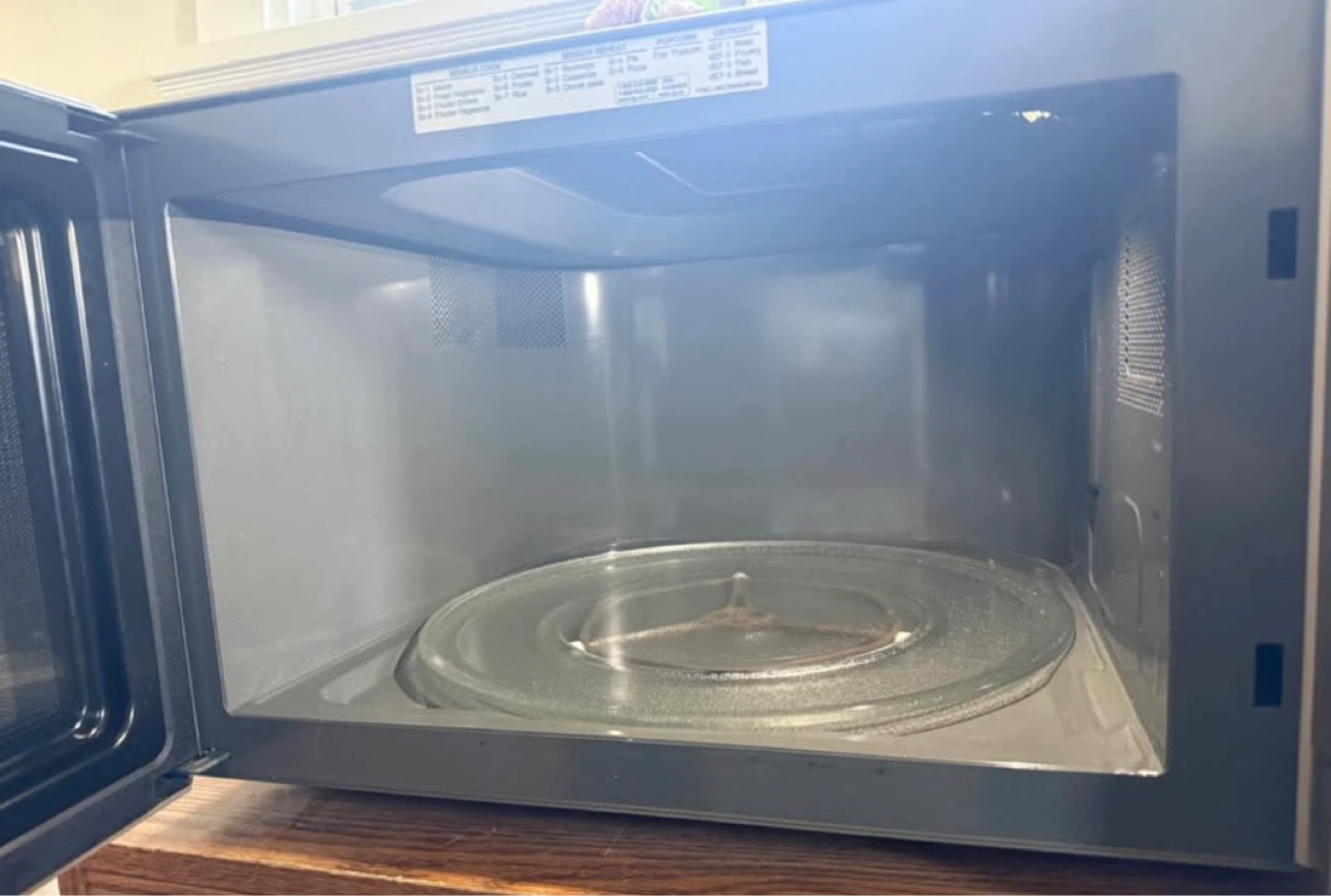 LG Microwave - photo 3