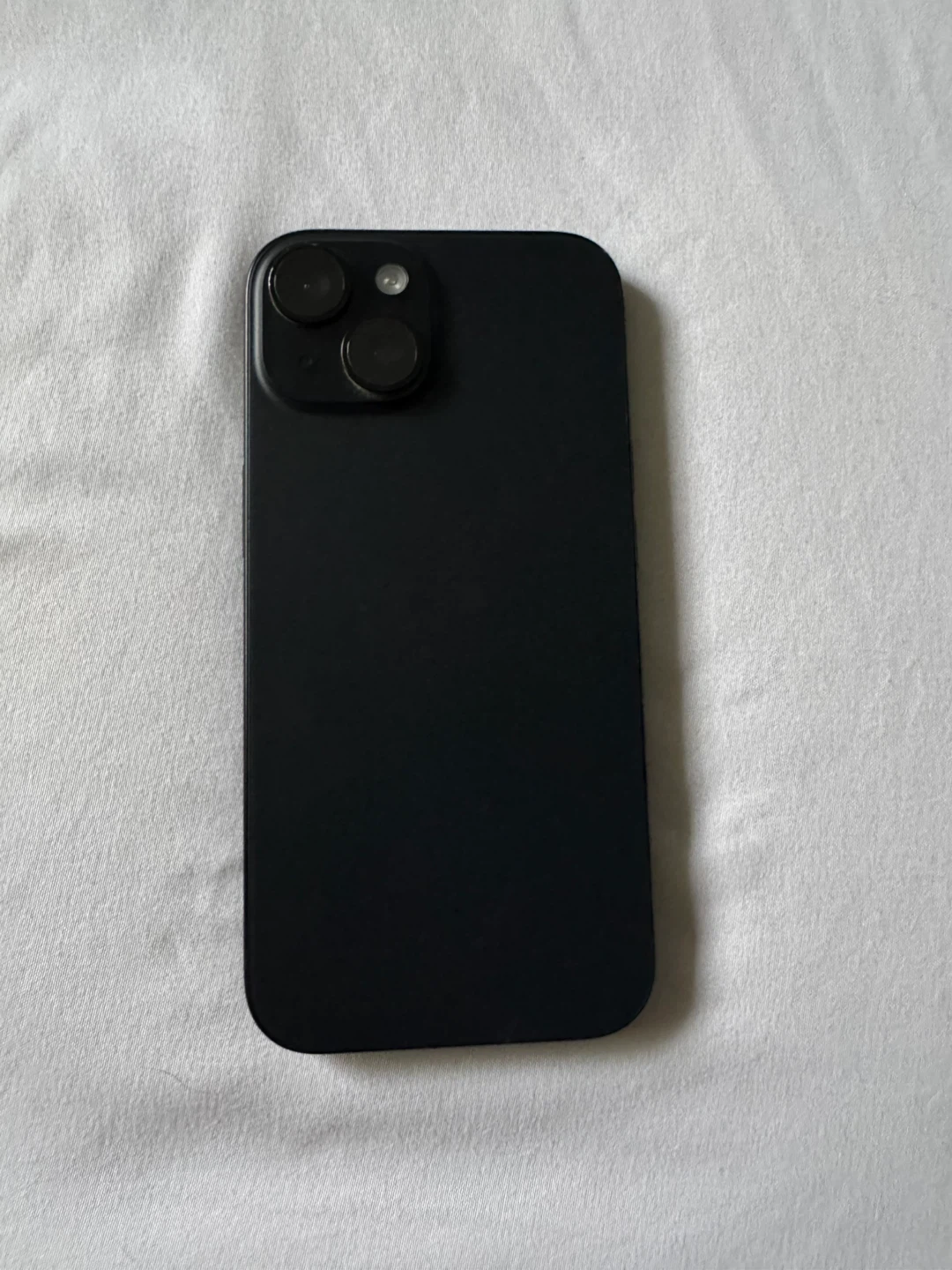 iPhone 15 - photo 3