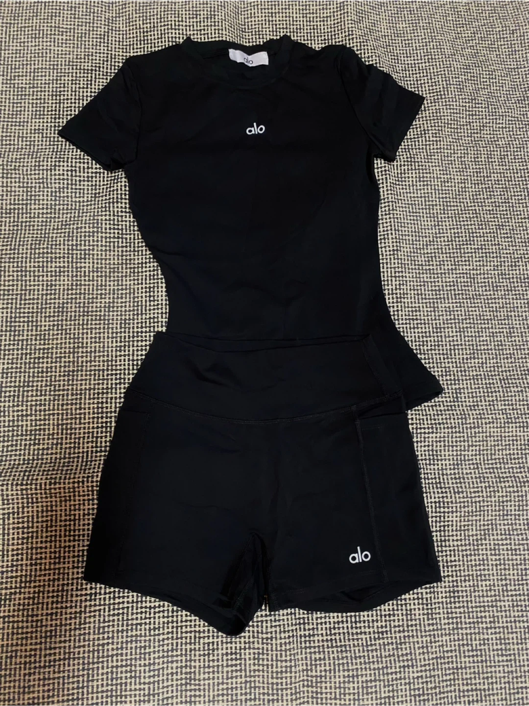 Alo Yoga Black womens Set - Top & Shorts