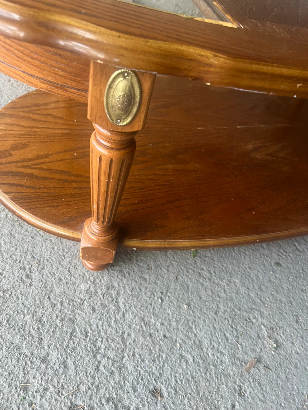 Oval Coffee Table with Glass Inlays with two classic end tables. - photo 4