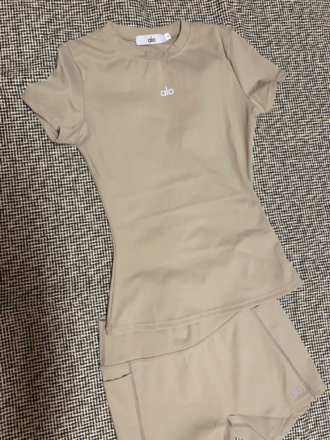 Alo Yoga Beige summer Set - Top & Shorts