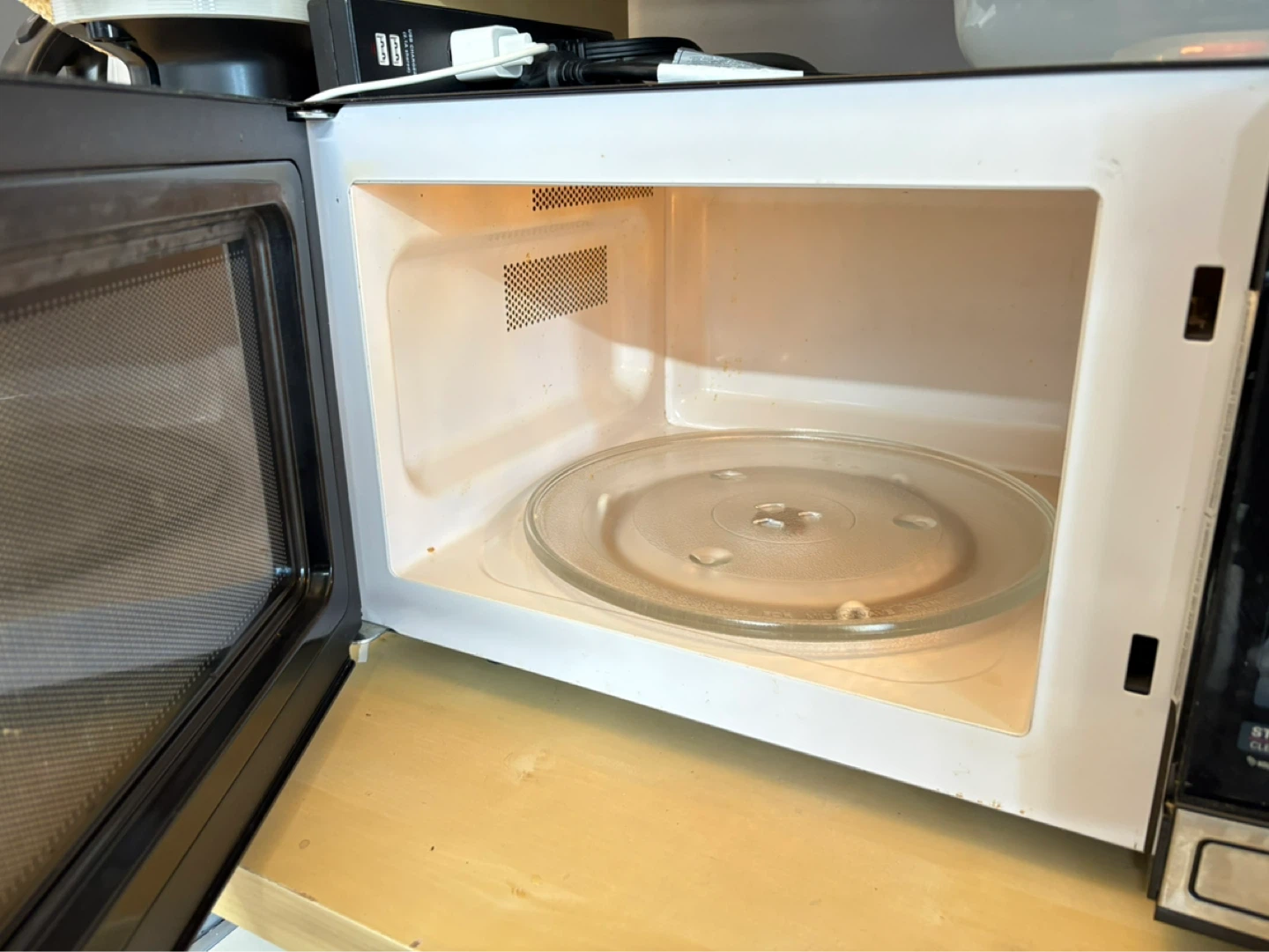 Microwave - photo 2