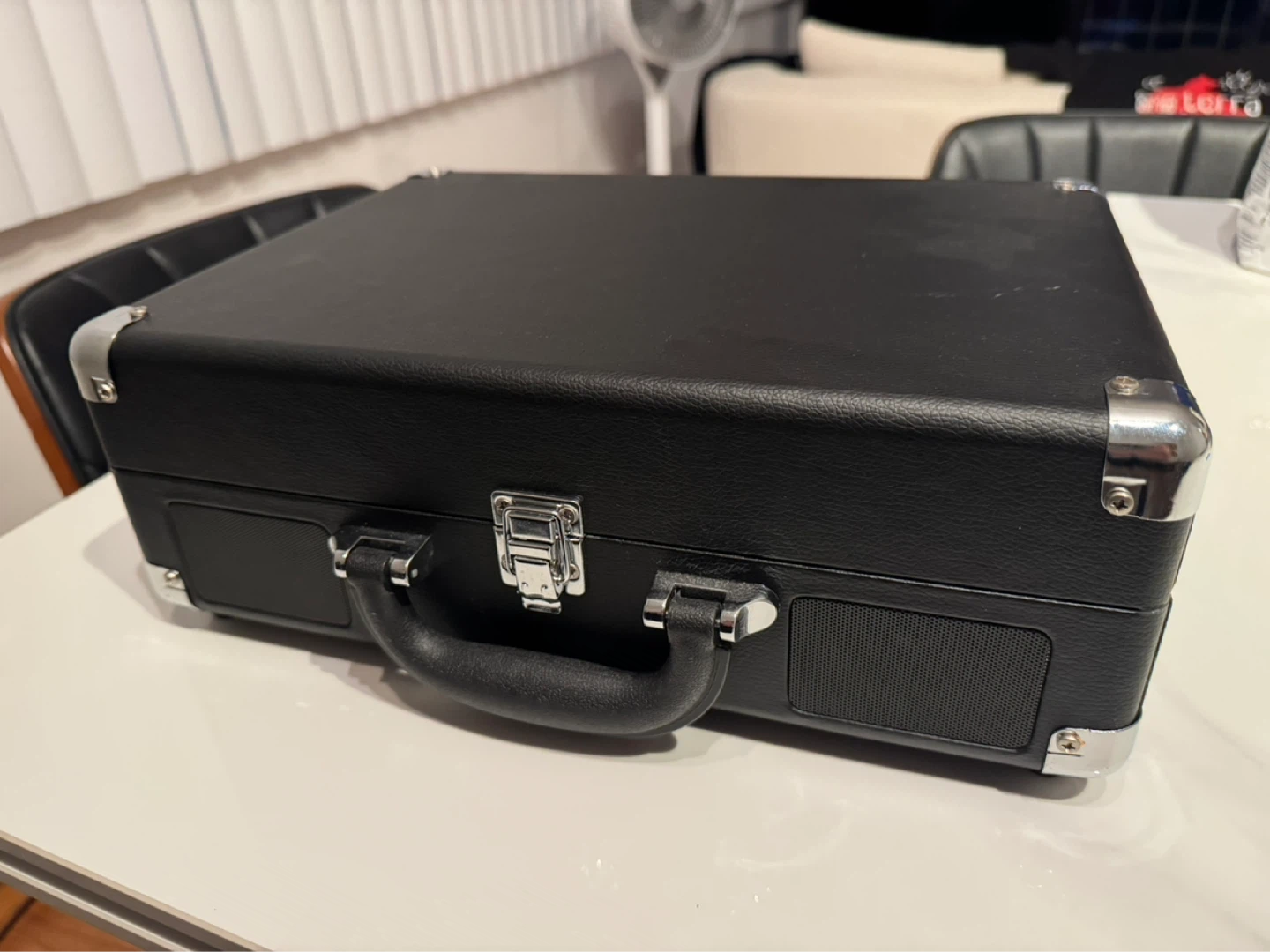 Classic Victrola portable turntable - photo 2