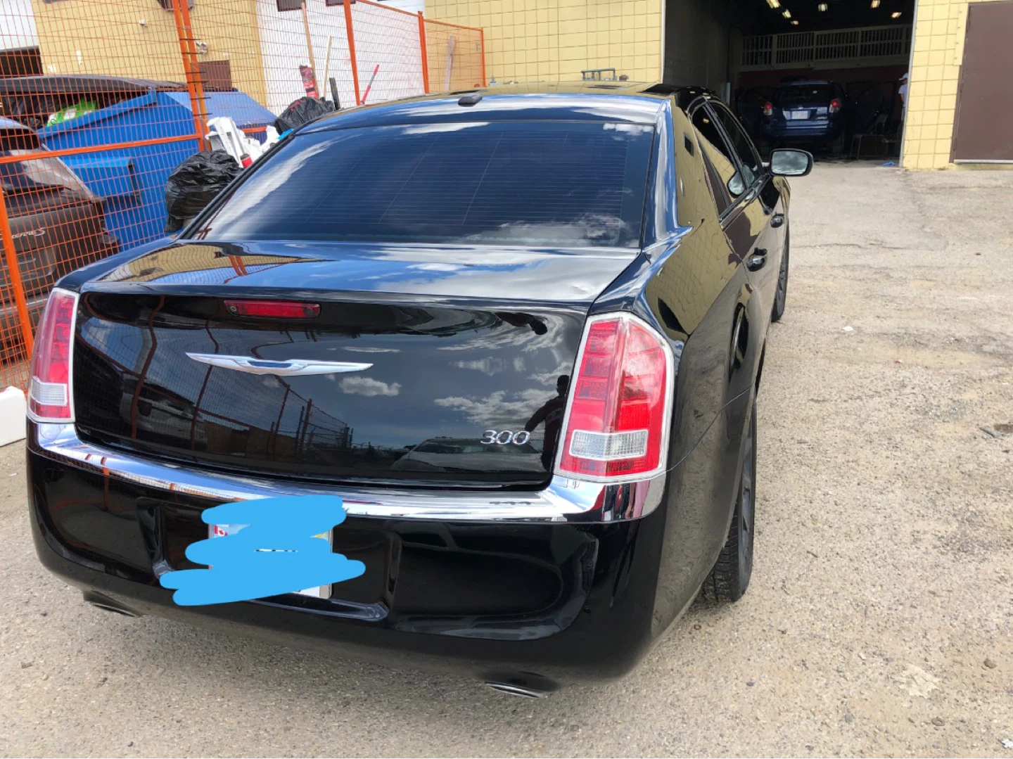 Black Chrysler 300 Sedan - photo 2