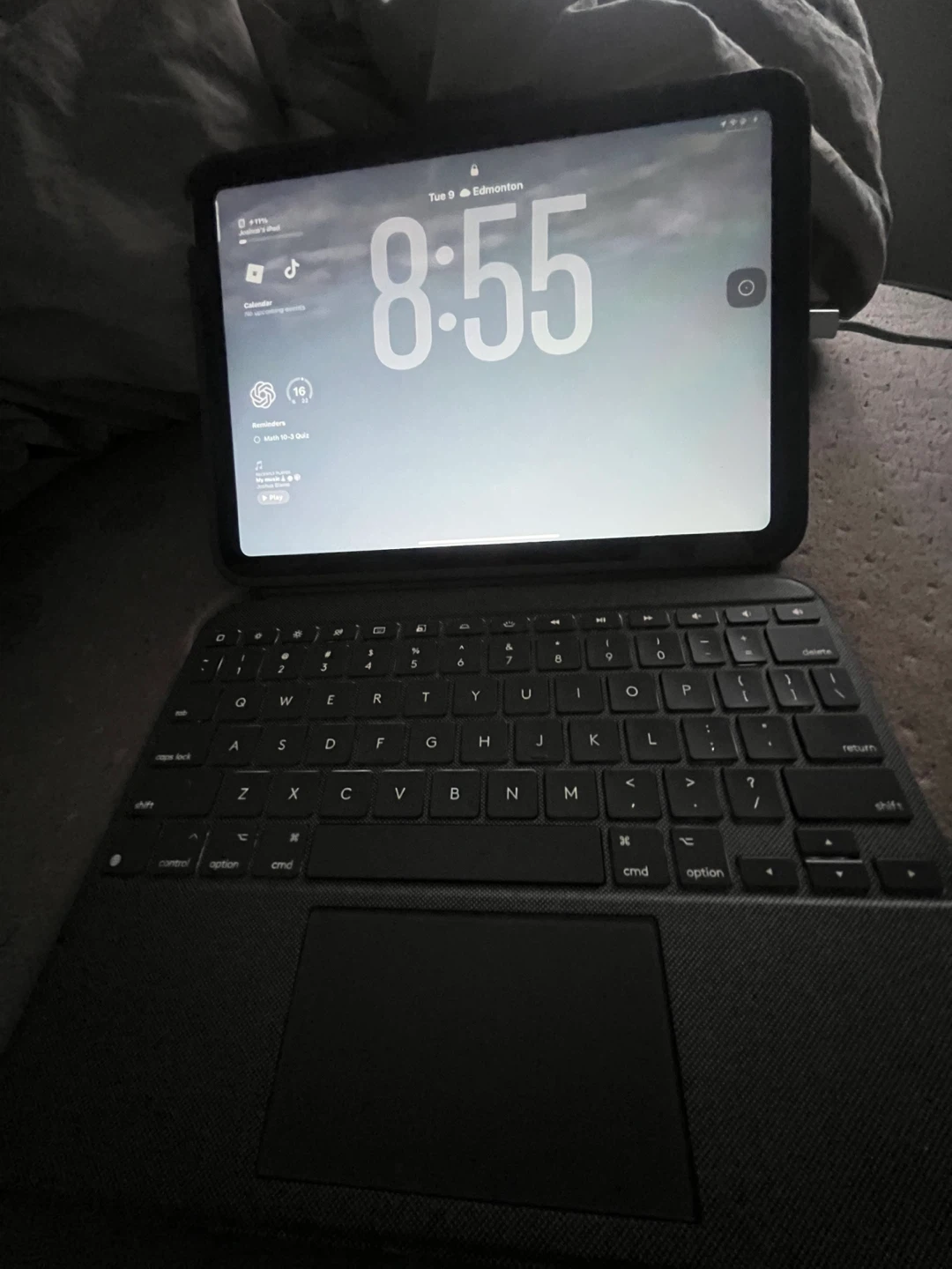 Apple iPad 10th generation with Logi Keyboard Case - photo 2
