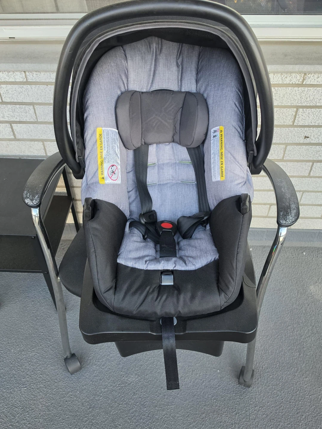Evenflo LiteMax™ Sport Infant Car Seat (0-12 Months)