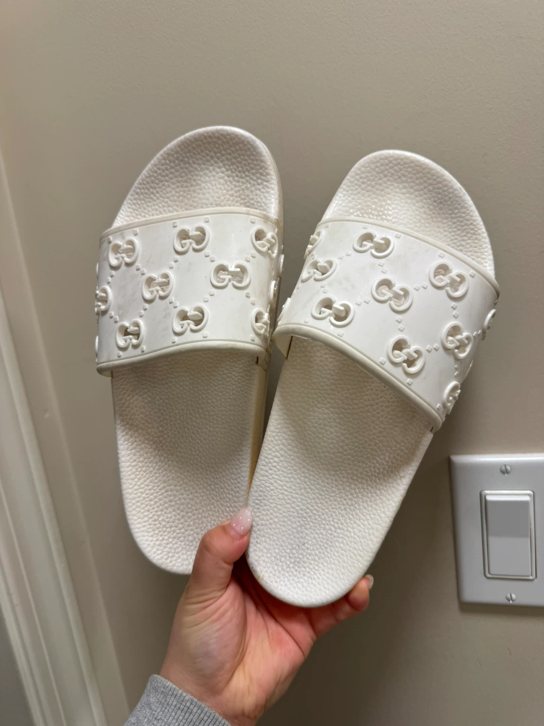 Gucci Interlocking G Logo Rubber Slides - Size 7 Women’s - photo 2