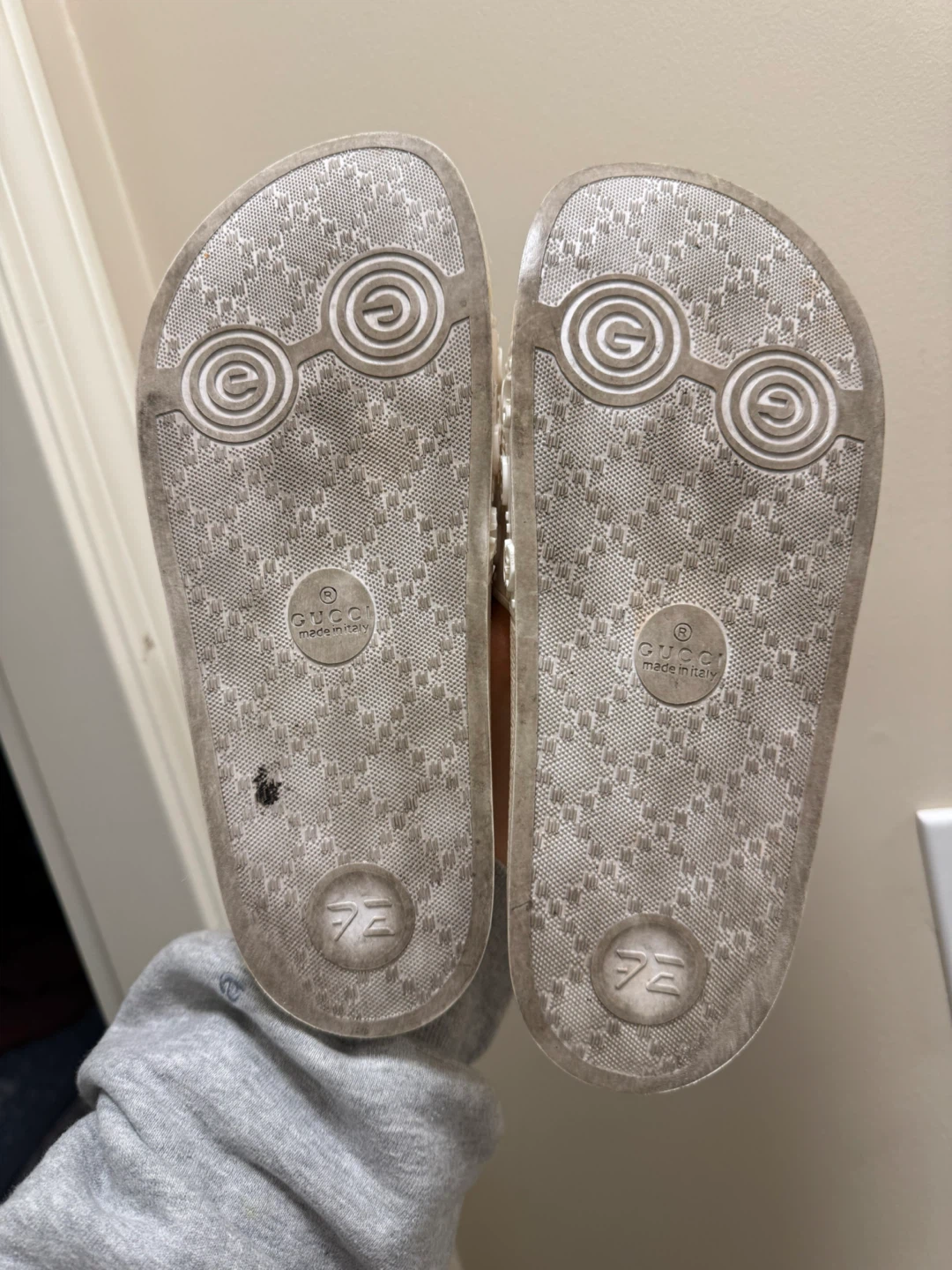 Gucci Interlocking G Logo Rubber Slides - Size 7 Women’s - photo 4