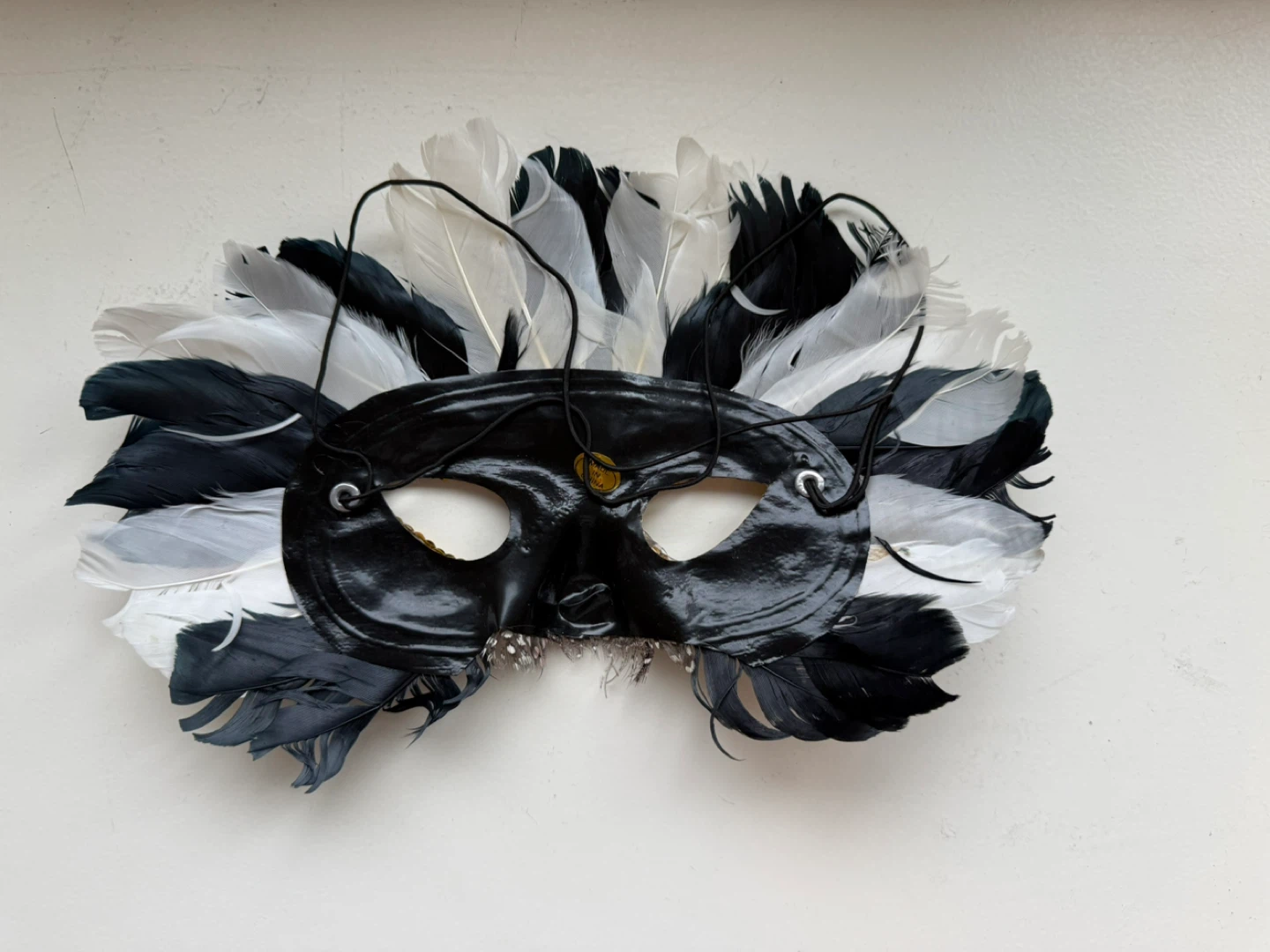 Feathered Masquerade Mask - photo 2